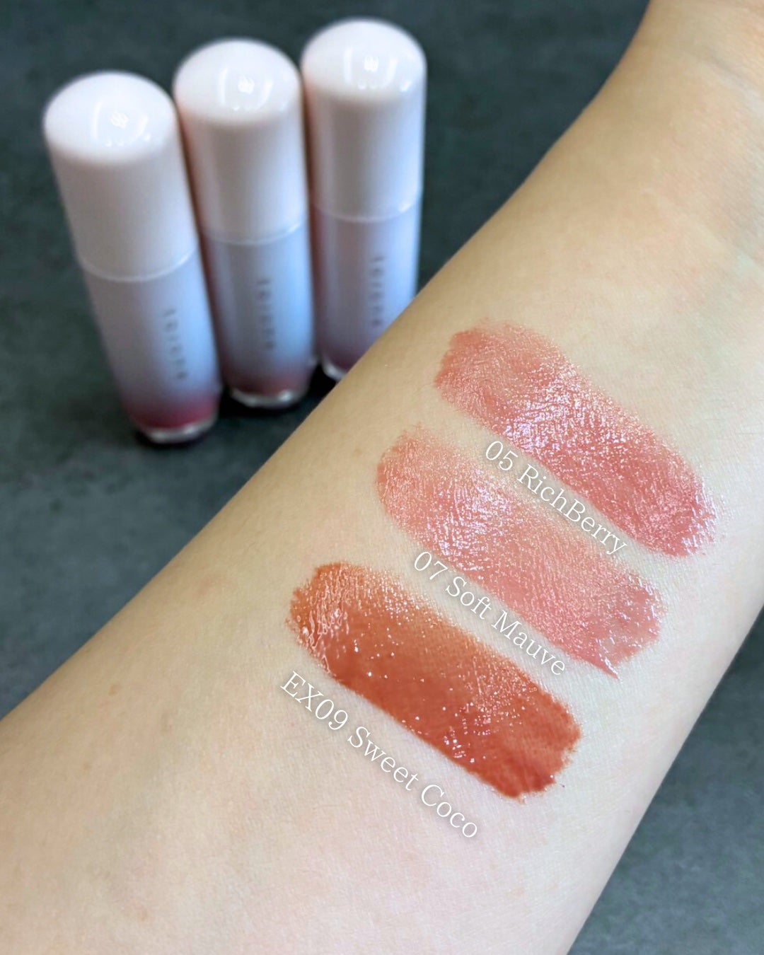 トーン ペタル ブルーミング グロス/to/one/リップグロスを使ったクチコミ(5枚目)