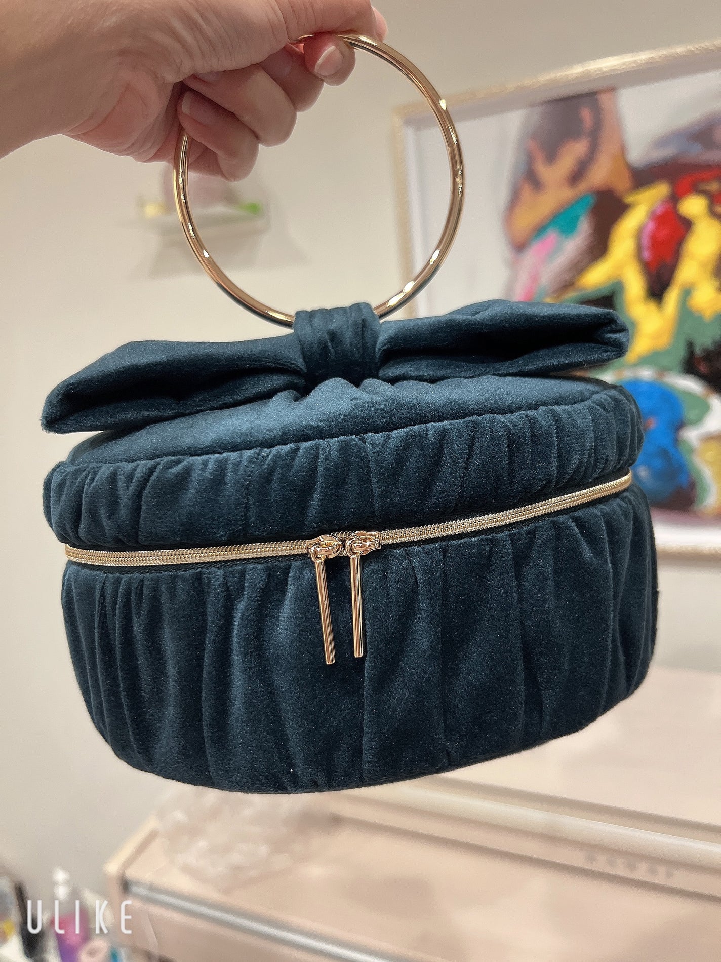 ゆんのこ on LIPS 「一目惚れ💜この色がめっちゃ高見えでセレブ感溢れる!使い勝手もい..」(2枚目)