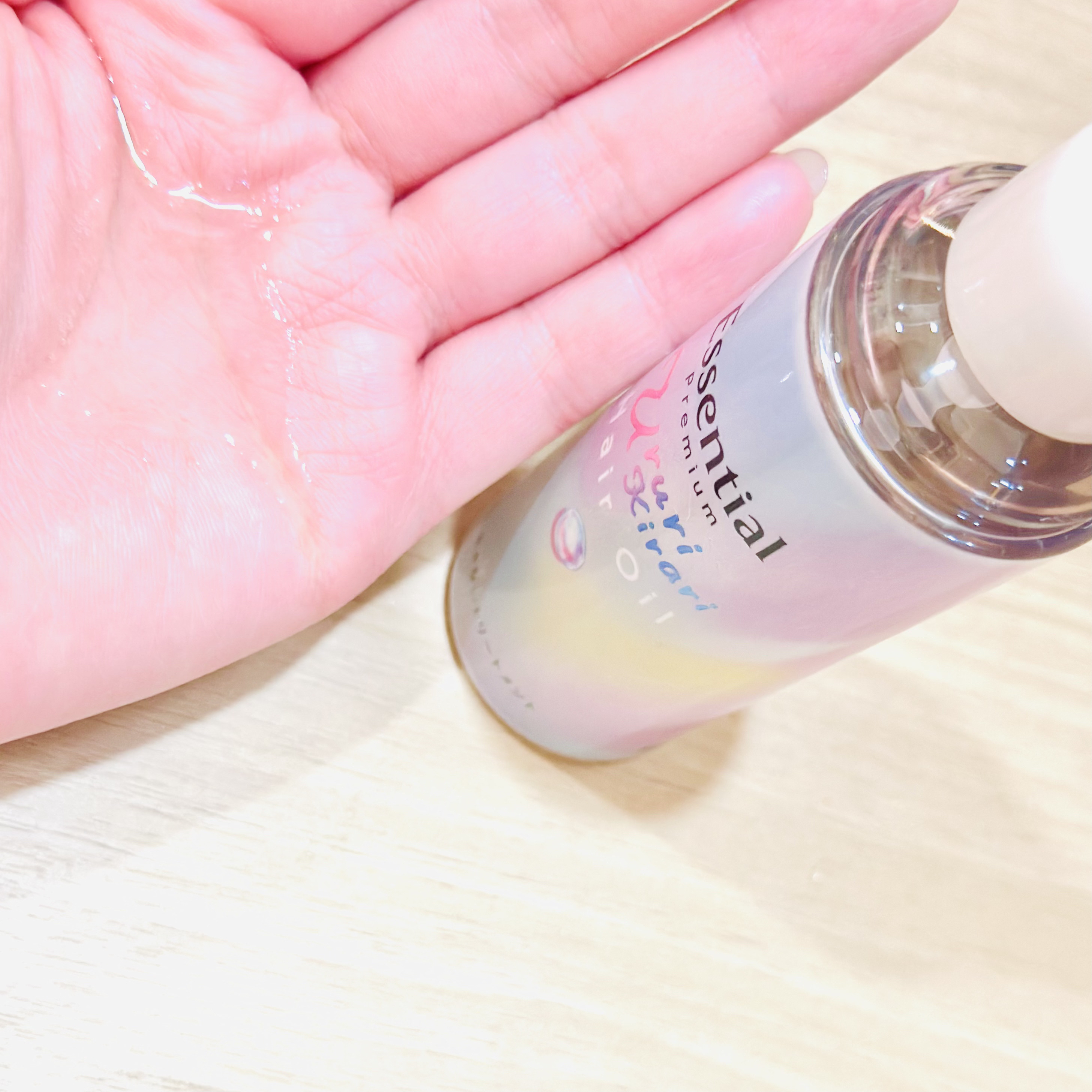 エッセンシャル プレミアム うるりキラリオイル/エッセンシャル/ヘアオイルを使ったクチコミ（2枚目）