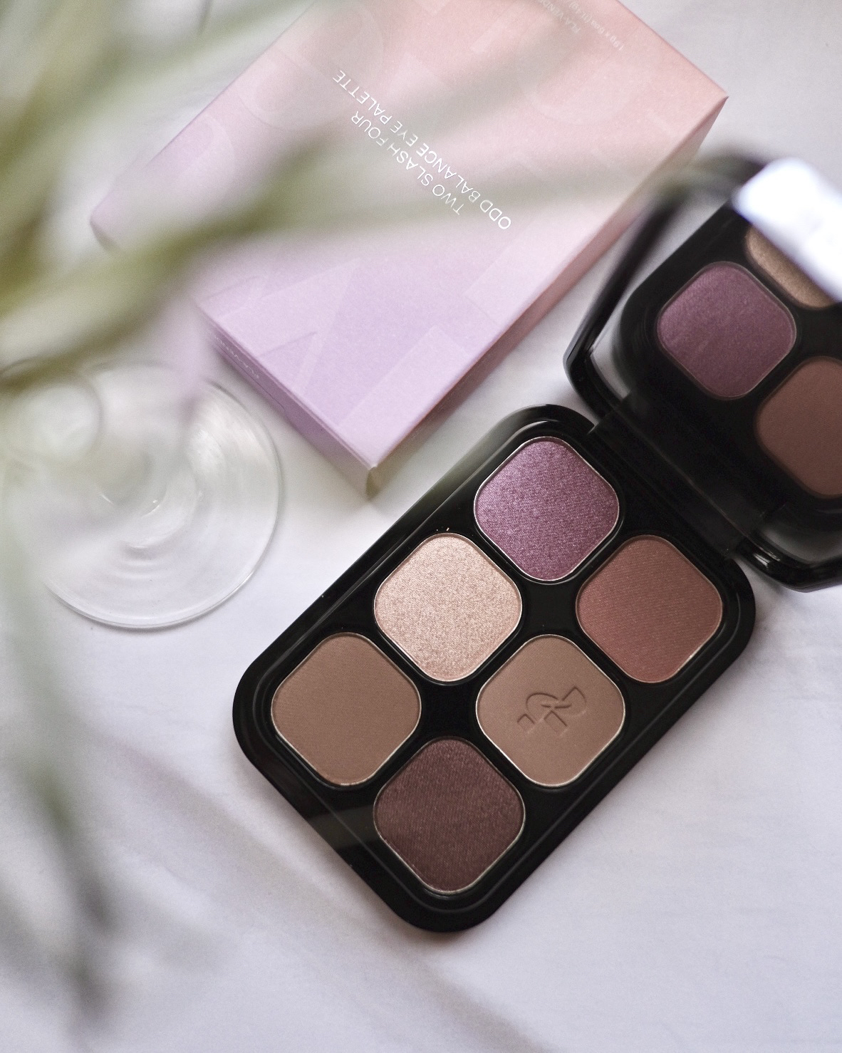 オッドバランスアイパレット/TWO SLASH FOUR/アイシャドウパレットを使ったクチコミ（1枚目）