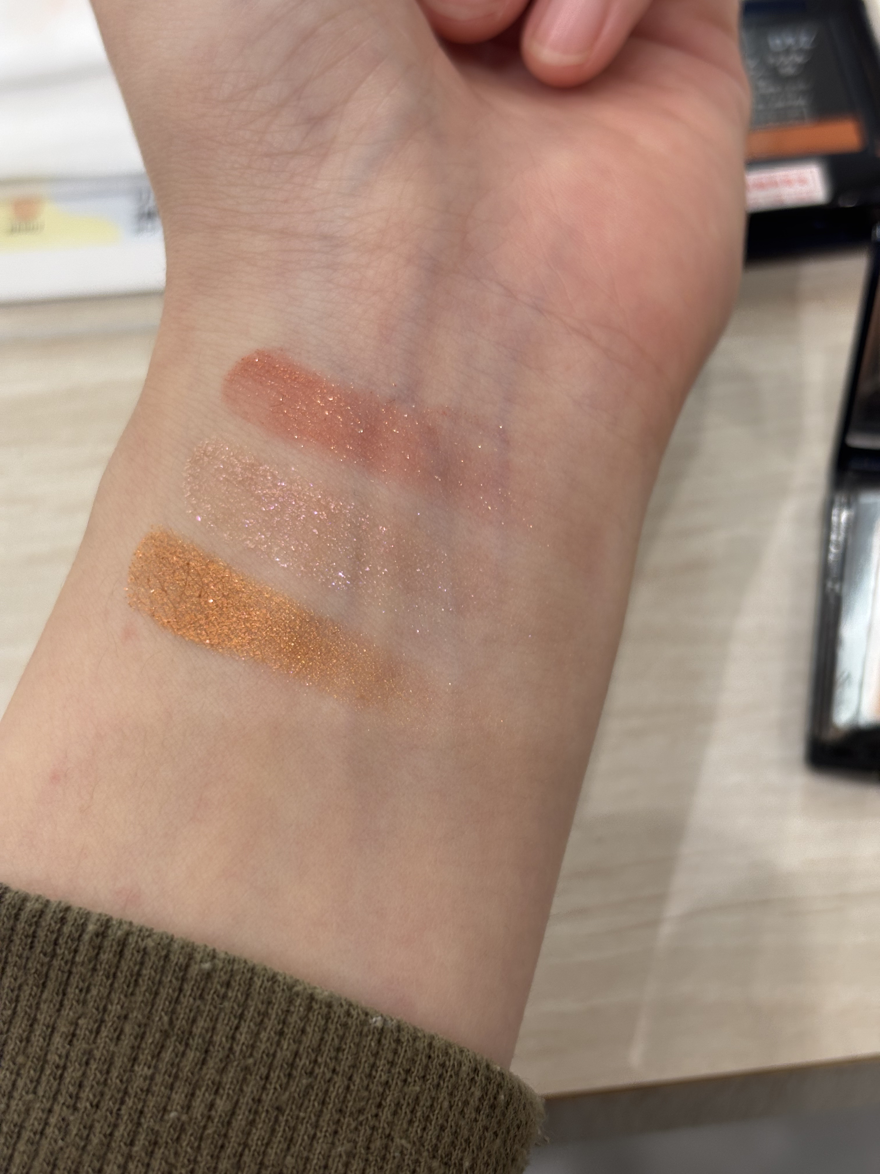 ラズル アイカラー/エレガンス ラズル /単色アイシャドウを使ったクチコミ（2枚目）