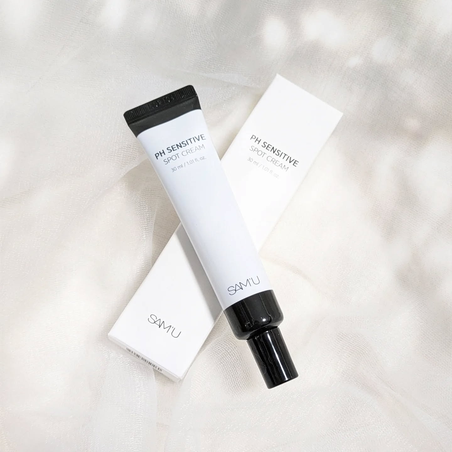 SAM'U
PHセンシティブスポットクリーム

あらゆる刺激によって
敏感になったお肌を
ブルーの肌バリアクリームで
素早くスージングケア💙✨

すごいブルーだけど
伸ばすと透明になるよ☺️
馴染ませると少しひんやり感を
感じて鎮静されて