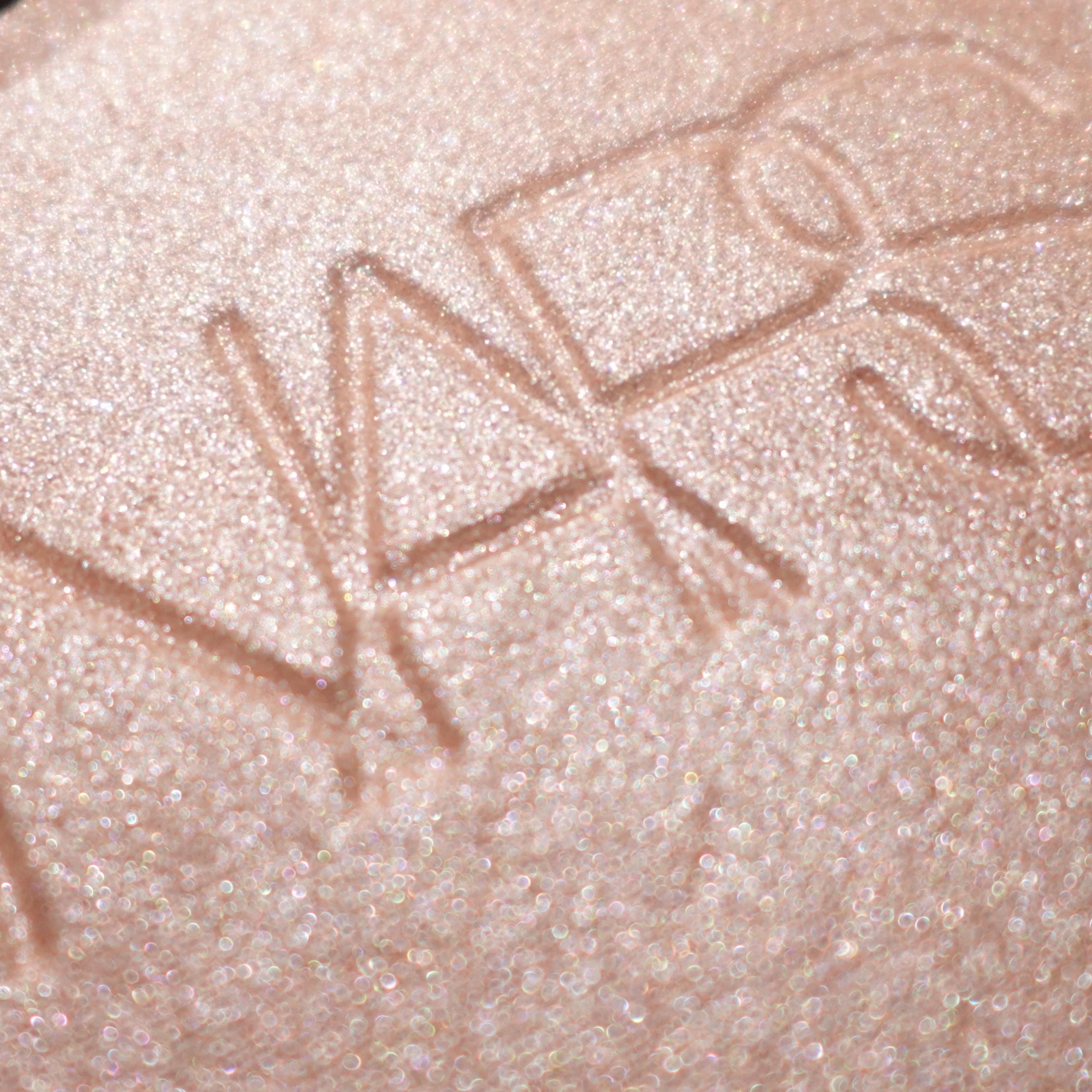 NARS ライトリフレクティング ルミナイジングパウダー/NARS/パウダーハイライトを使ったクチコミ（3枚目）