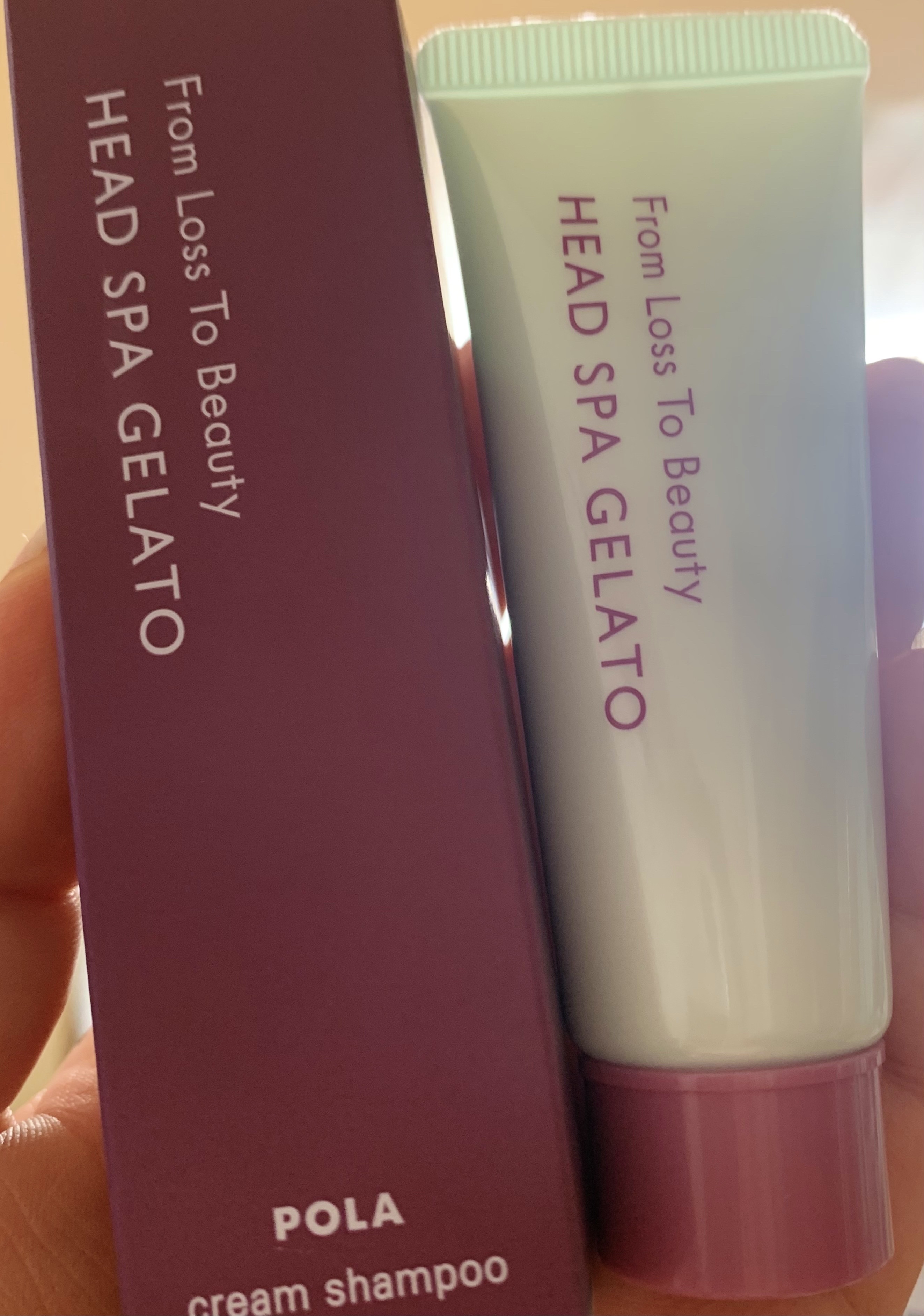 POLA
フロムロストゥービューティー ヘッドスパジェラート
サンプルサイズ


フロムロストゥービューティー ヘッドスパジェラートは洗髪料兼ヘア、頭皮用トリートメント

使用方法
ぬるま湯で頭皮と髪を濡らす
適量(ショート：ピンポン玉1個