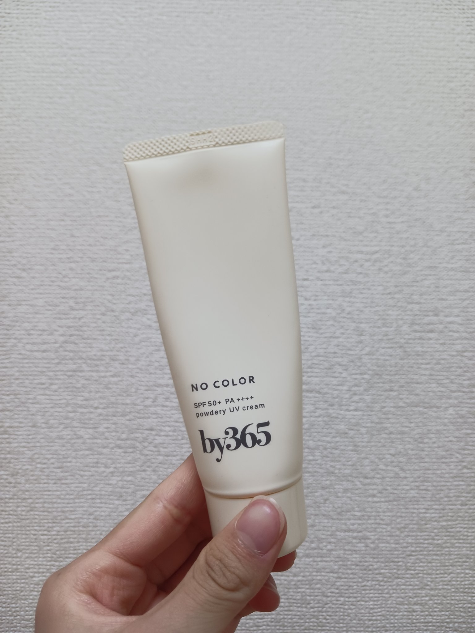 by365 パウダリーUVクリーム

顔用の日焼け止めとして使用しています！

グッドポイント👍
✧︎トーンアップしない点
→色ムラなどを気にすることなく塗れる点が個人的に好きです！
洋服とかにも比較的付きにくい気がします🤔

✧︎パウ