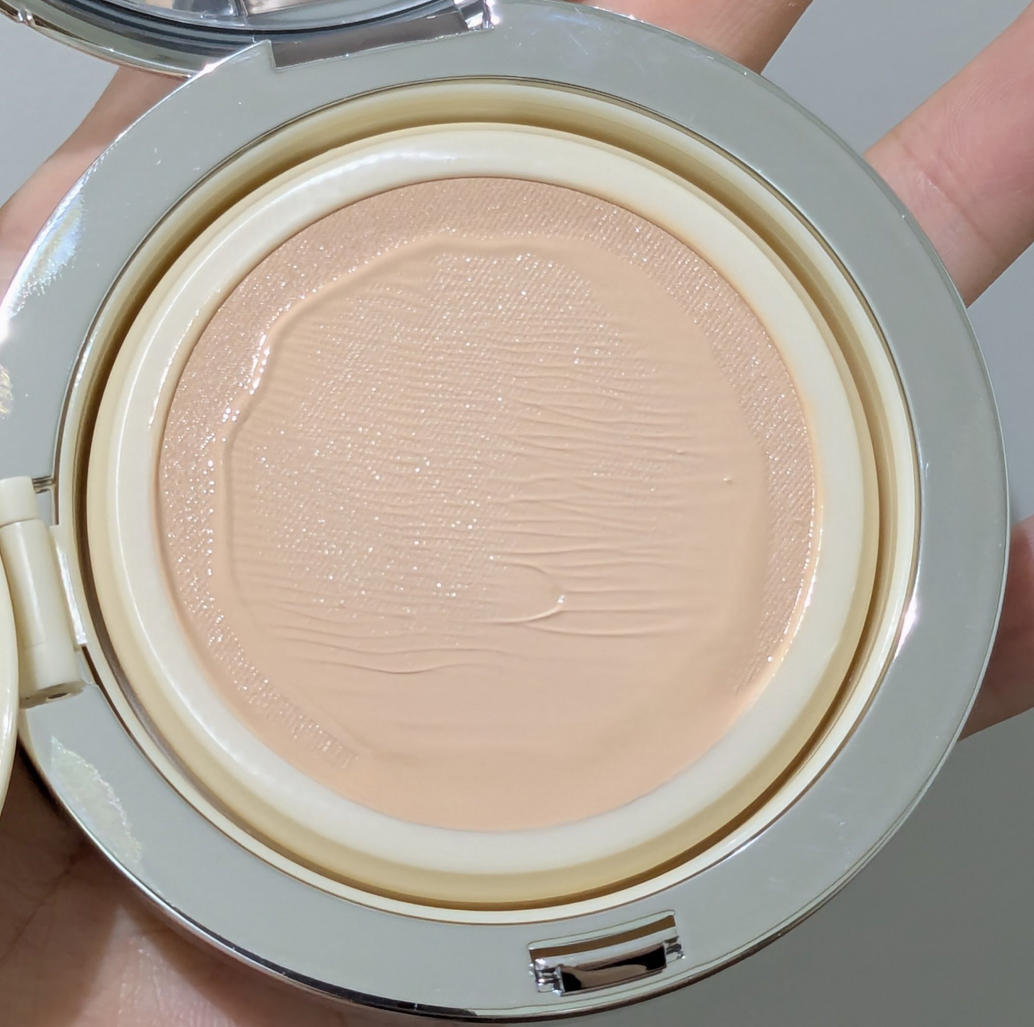 エンジェリックサテンクッション/TWO SLASH FOUR/クッションファンデーションを使ったクチコミ（3枚目）