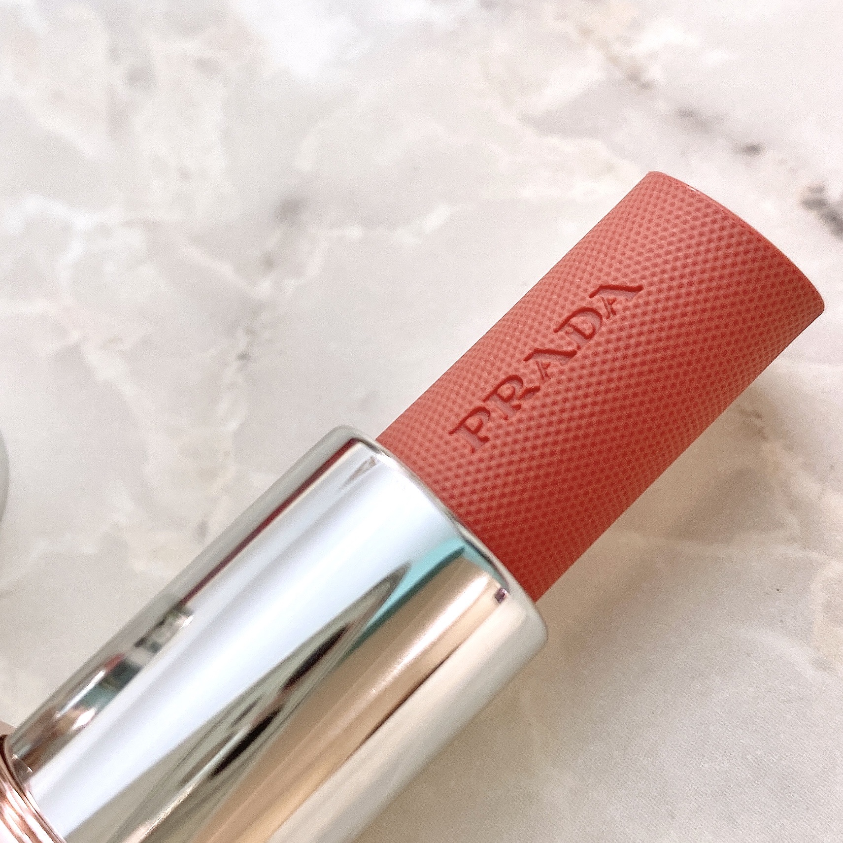 プラダ ライト グローイング リップバーム U018 ピンク/PRADA BEAUTY/リップバームを使ったクチコミ（3枚目）