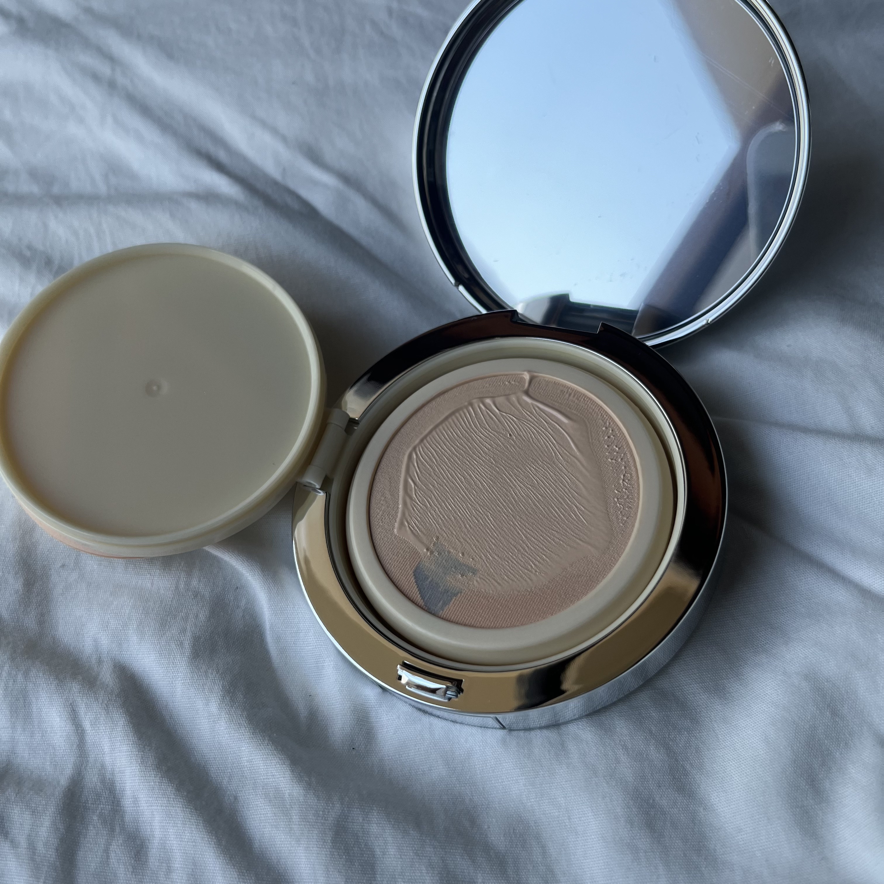 エンジェリックサテンクッション/TWO SLASH FOUR/クッションファンデーションを使ったクチコミ（3枚目）