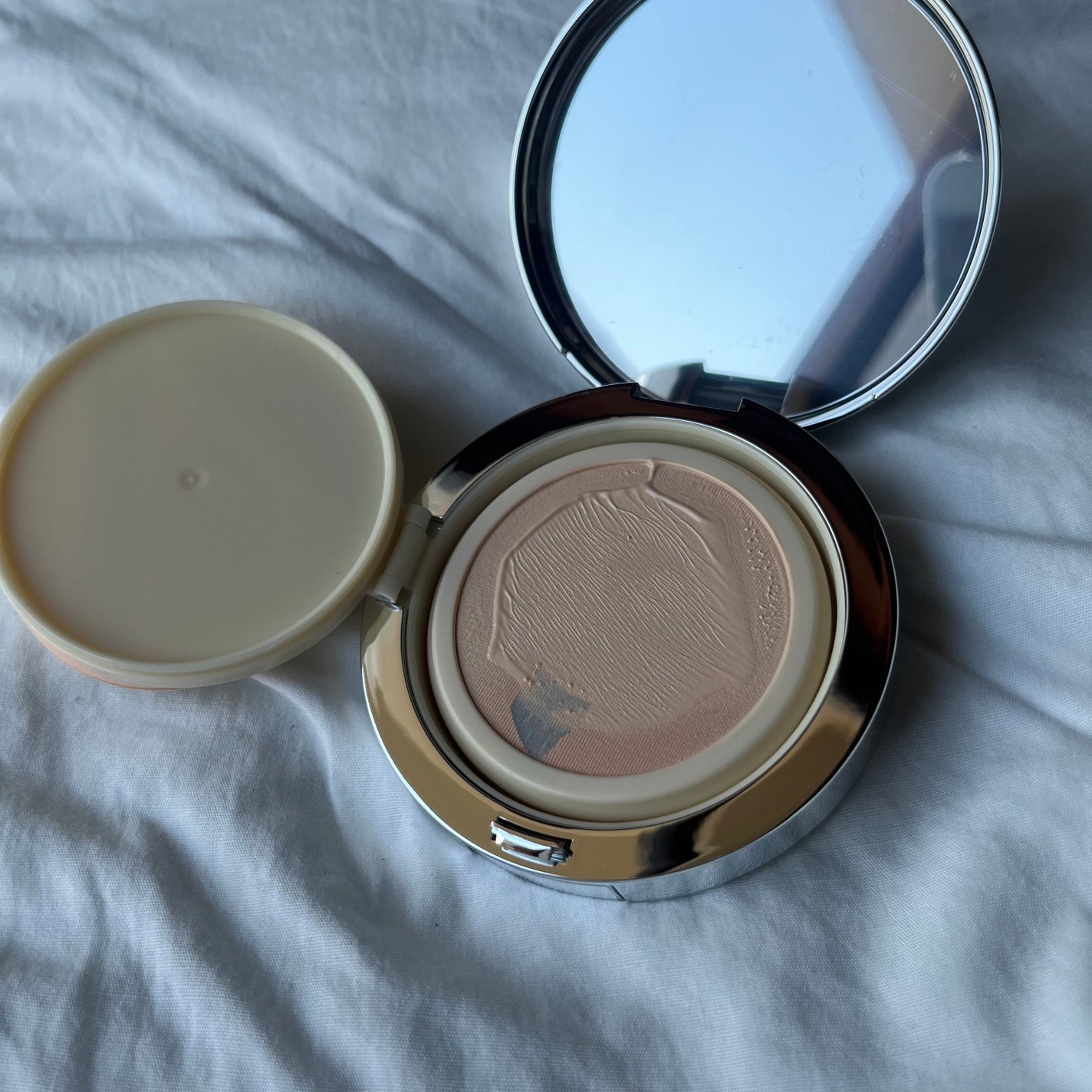 エンジェリックサテンクッション/TWO SLASH FOUR/クッションファンデーションを使ったクチコミ(3枚目)