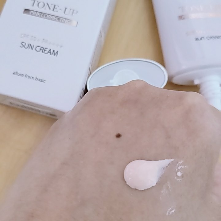 ウォータフルトーンアップサンクリーム/ダルバ/日焼け止めクリームを使ったクチコミ（3枚目）