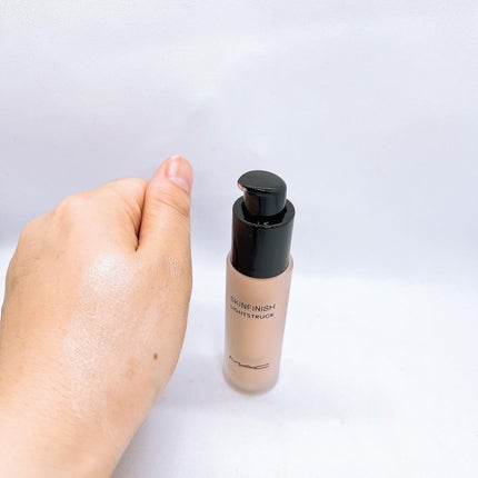 スキンフィニッシュ ライトストラック リキッド ハイライター/M・A・C/リキッドハイライトを使ったクチコミ(4枚目)