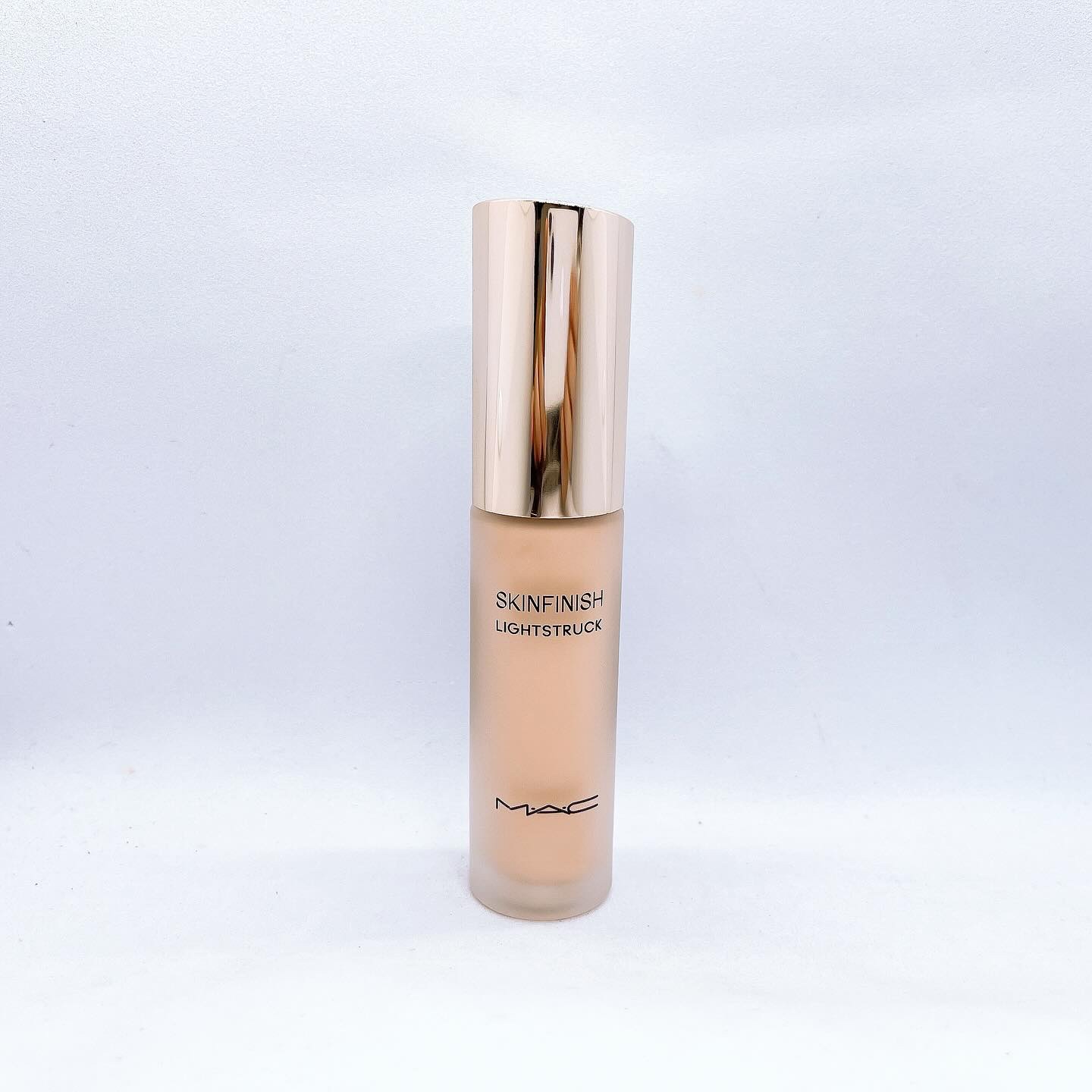 スキンフィニッシュ ライトストラック リキッド ハイライター/M・A・C/リキッドハイライトを使ったクチコミ（2枚目）