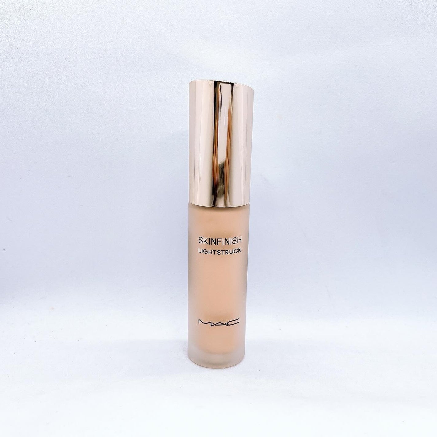 スキンフィニッシュ ライトストラック リキッド ハイライター/M・A・C/リキッドハイライトを使ったクチコミ(2枚目)