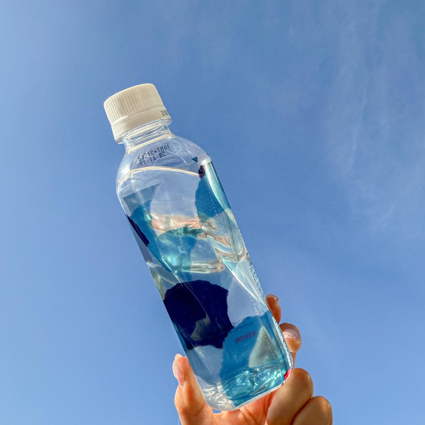 #PR #キリンビバレッジ

見て～！かわいすぎるお水！🧊🩵🧵🧢❄️
しかもコンパクトサイズで持ち歩きにもピッタリ✨
バッグ小さくしたいから本当に助かる、、！

これ持ってたら友達に、
かわいい～！って言われた🥺✨
ただの大きい水