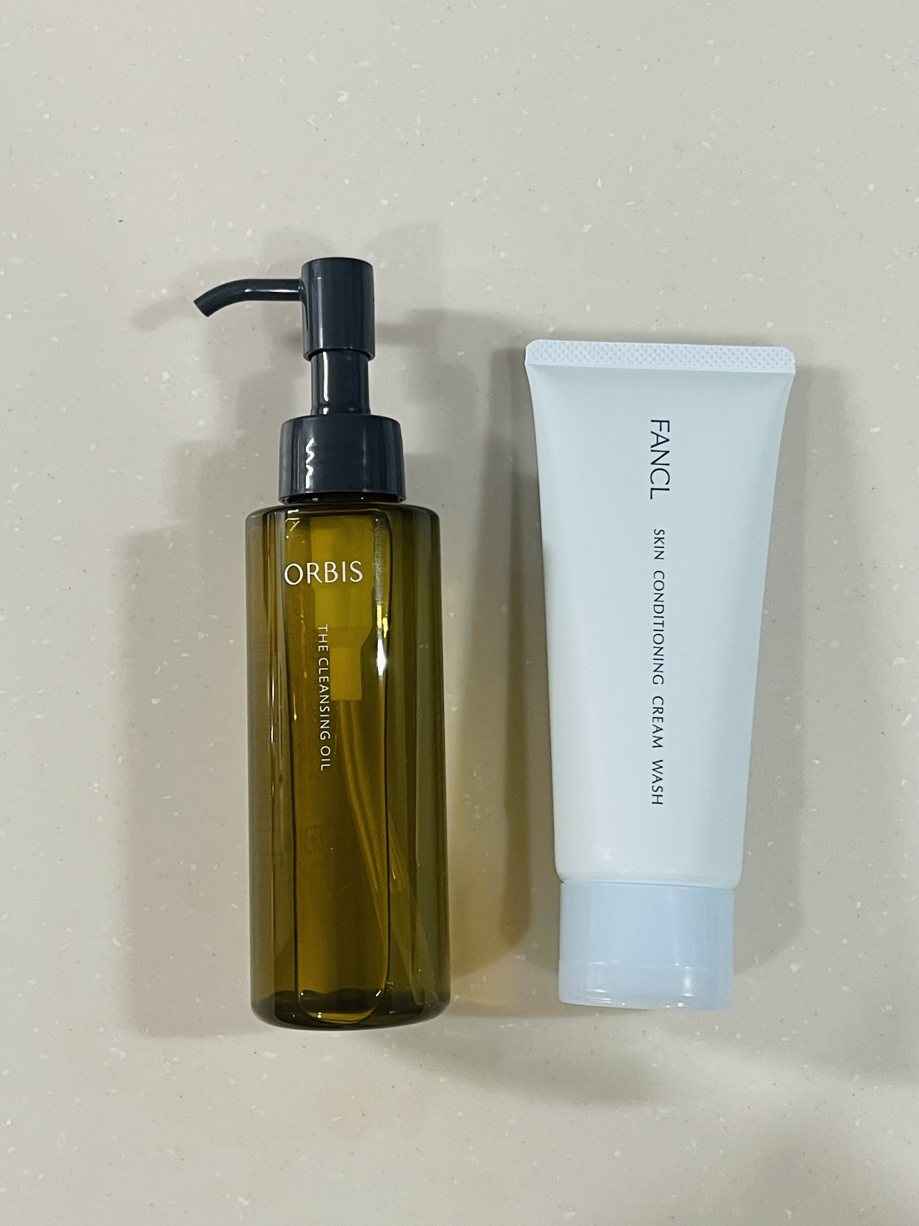 最近ハマってる組み合わせ
オルビス ザ クレンジングオイル
ファンケル　スキンコンディショニング洗顔

オイルでディープクレンジングして、潤いを残してくれる洗顔で仕上げるのがルーティンになりました
スッキリしてテンションも上がります
#夏の