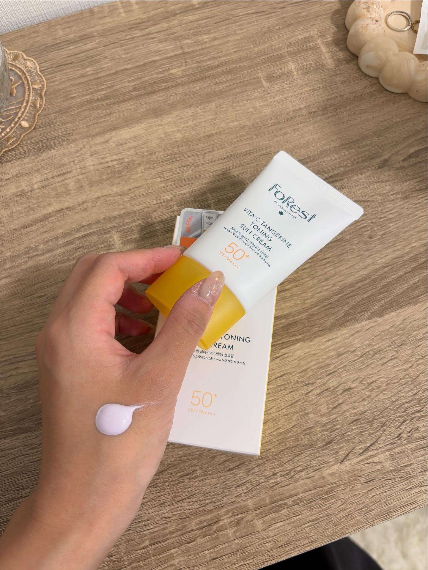 フォレストギュルタミンビタトーニングサンクリーム/FoRest by Greenfinger/日焼け止めクリームを使ったクチコミ（2枚目）