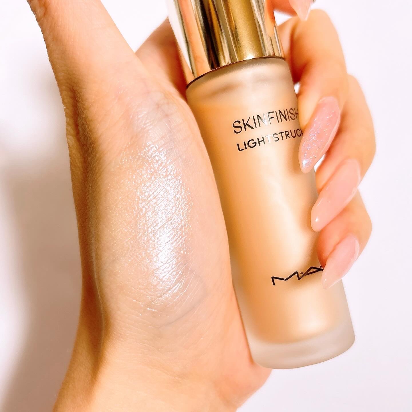 スキンフィニッシュ ライトストラック リキッド ハイライター/M・A・C/リキッドハイライトを使ったクチコミ（3枚目）