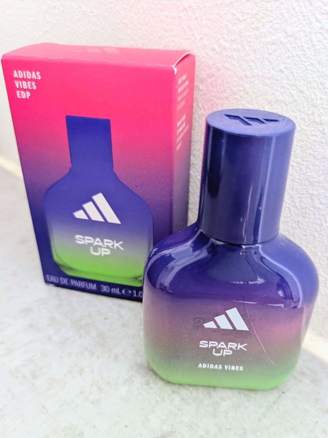 .

adidasのフレグランス『vibes』

たくさんの香りがある中から
スパークアップを選んだよ✨️
甘くフレッシュなスゥイートオレンジにブラックペッパーの刺激が効いたフローラルフルーティノート！

オードパルファムだから４〜5時間く