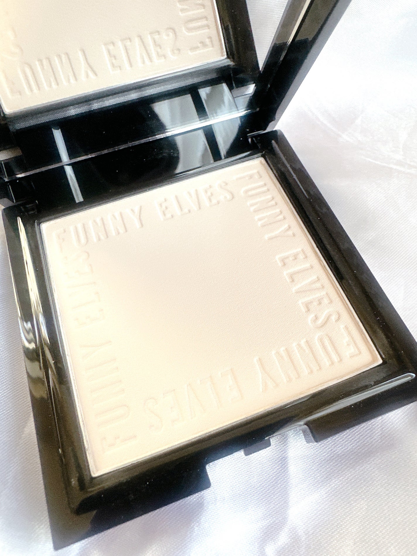 UVソフトマットプレストパウダー/FUNNY ELVES方里/プレストパウダーを使ったクチコミ(4枚目)