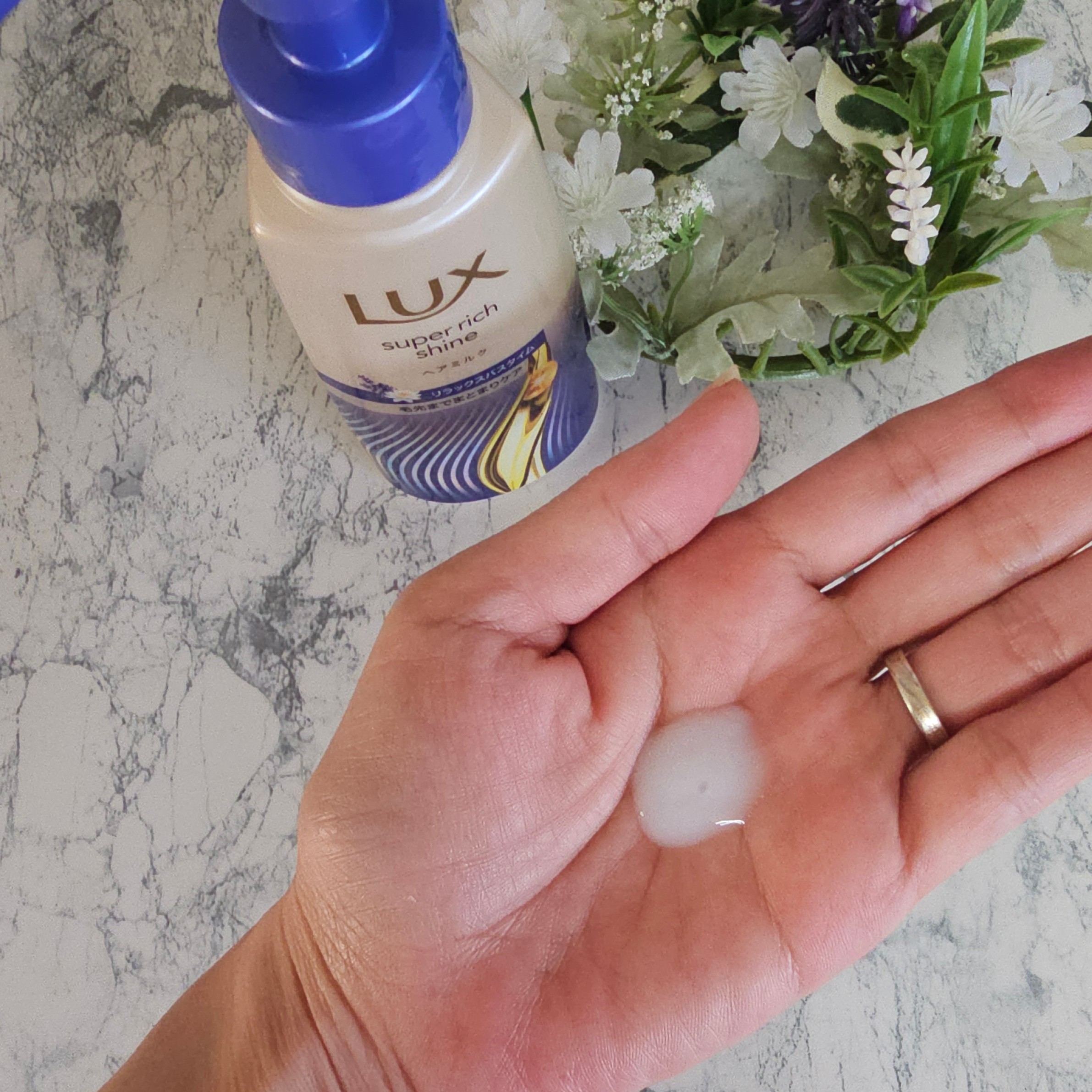 ラックス　スーパーリッチシャイン リラックスナイトケア　まとまりヘアミルク/LUX/ヘアミルクを使ったクチコミ（3枚目）