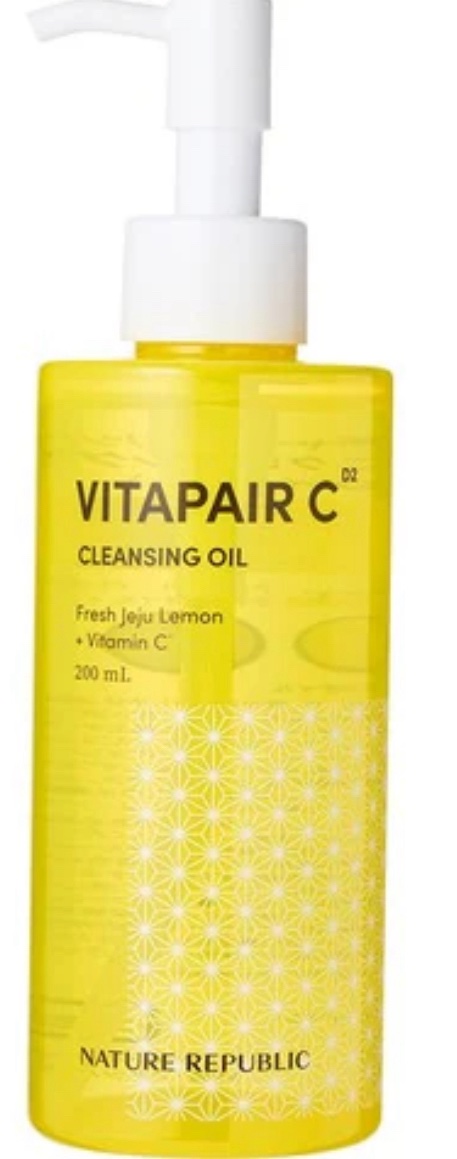 【使った商品】NATURE REPUBLIC VITAPAIR C CLEANSING OIL

【商品の特徴】純ビタミンC×ナイアシンアミド配合のクレンジングオイル。濃いメイクも毛穴の黒ずみ・角質汚れをきれいにオフ！ダブル洗顔不要

【肌