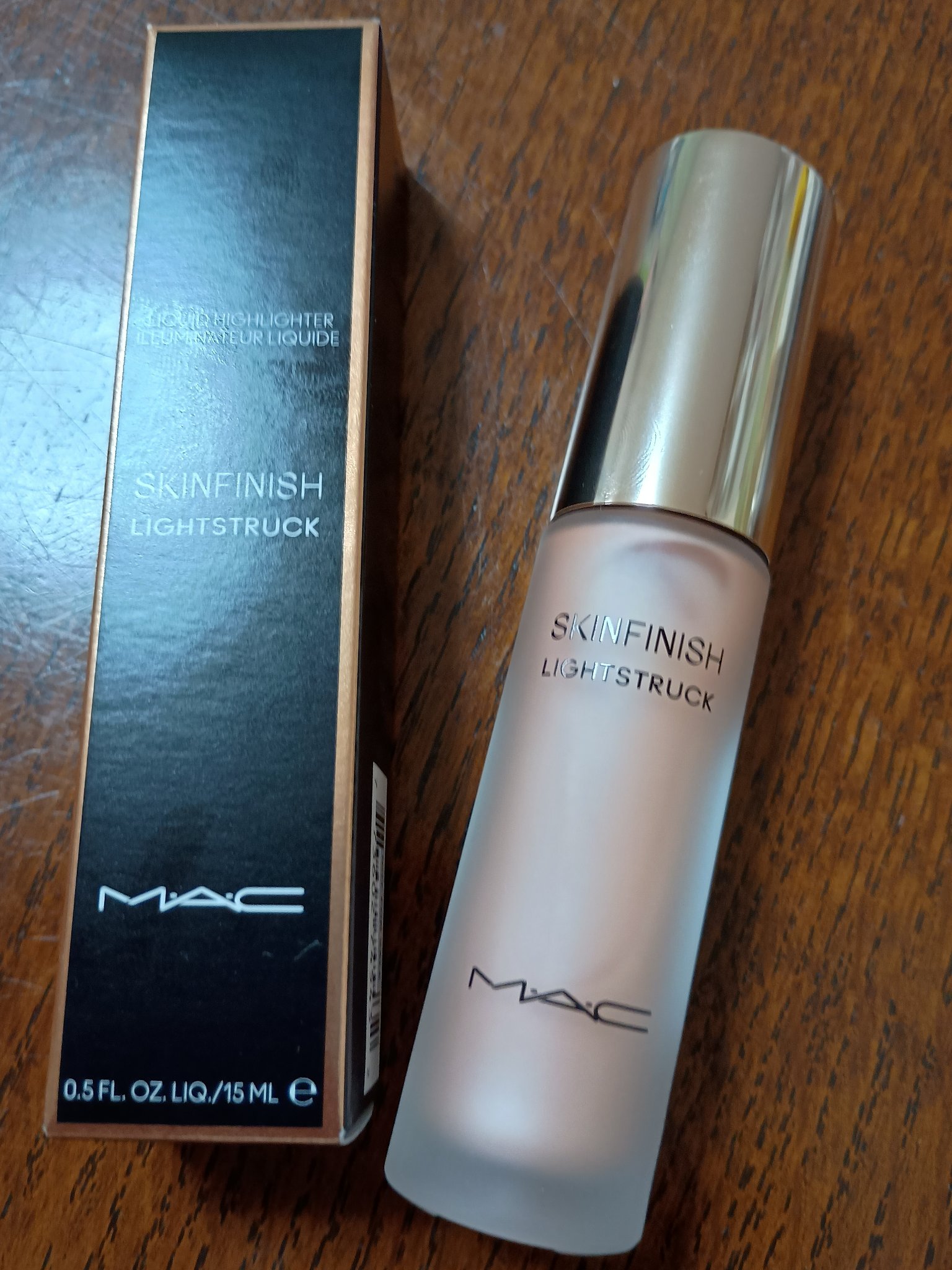 スキンフィニッシュ ライトストラック リキッド ハイライター/M・A・C/リキッドハイライトを使ったクチコミ（1枚目）