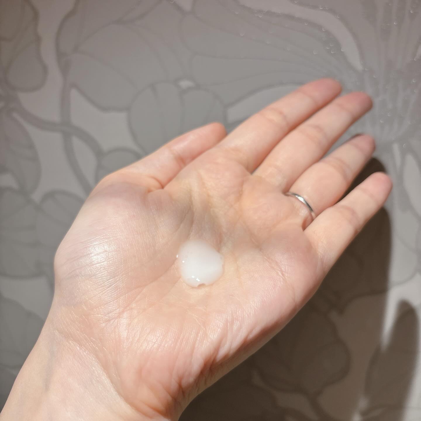 ラックス　スーパーリッチシャイン リラックスナイトケア　まとまりヘアミルク/LUX/ヘアミルクを使ったクチコミ（2枚目）