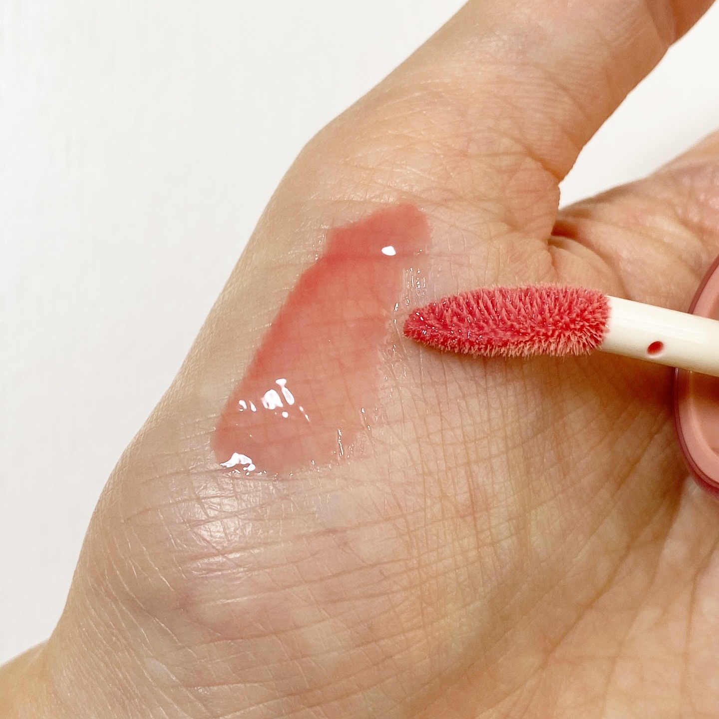 フィー 3Dボリューミンググロス B01 バニラ 70%/fwee/リップグロスを使ったクチコミ（3枚目）