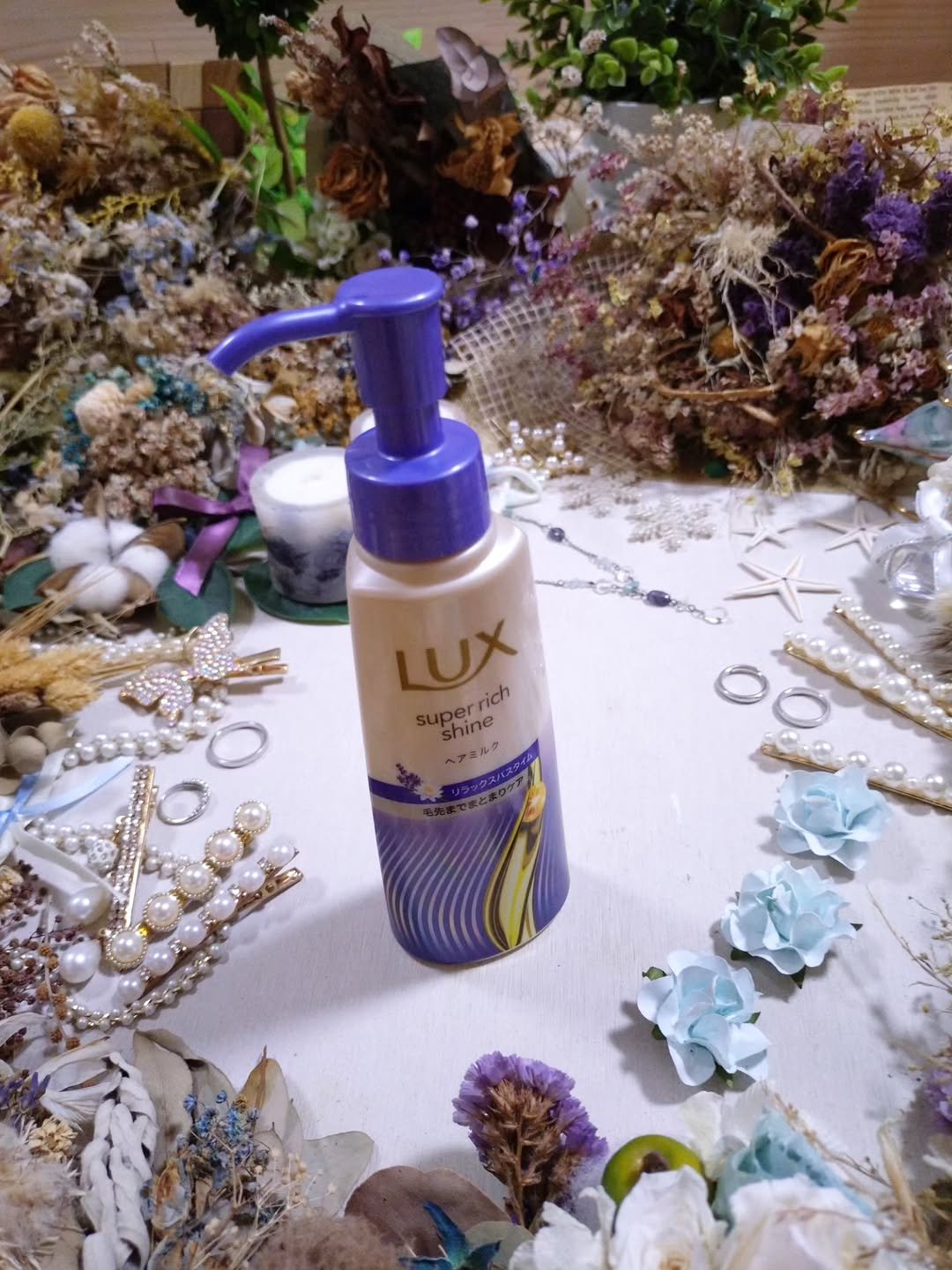 摩擦で広がる髪が

シルクのような指通りのツヤ髪に✨


80％美容液処方

(シルク・アルガンオイル配合）で

ベタつかずに浸透補修！ 


*…*…*…*…*…*…*…*…*…*…*…*…*…*…*…*…..
ラックス　@lux_jp_