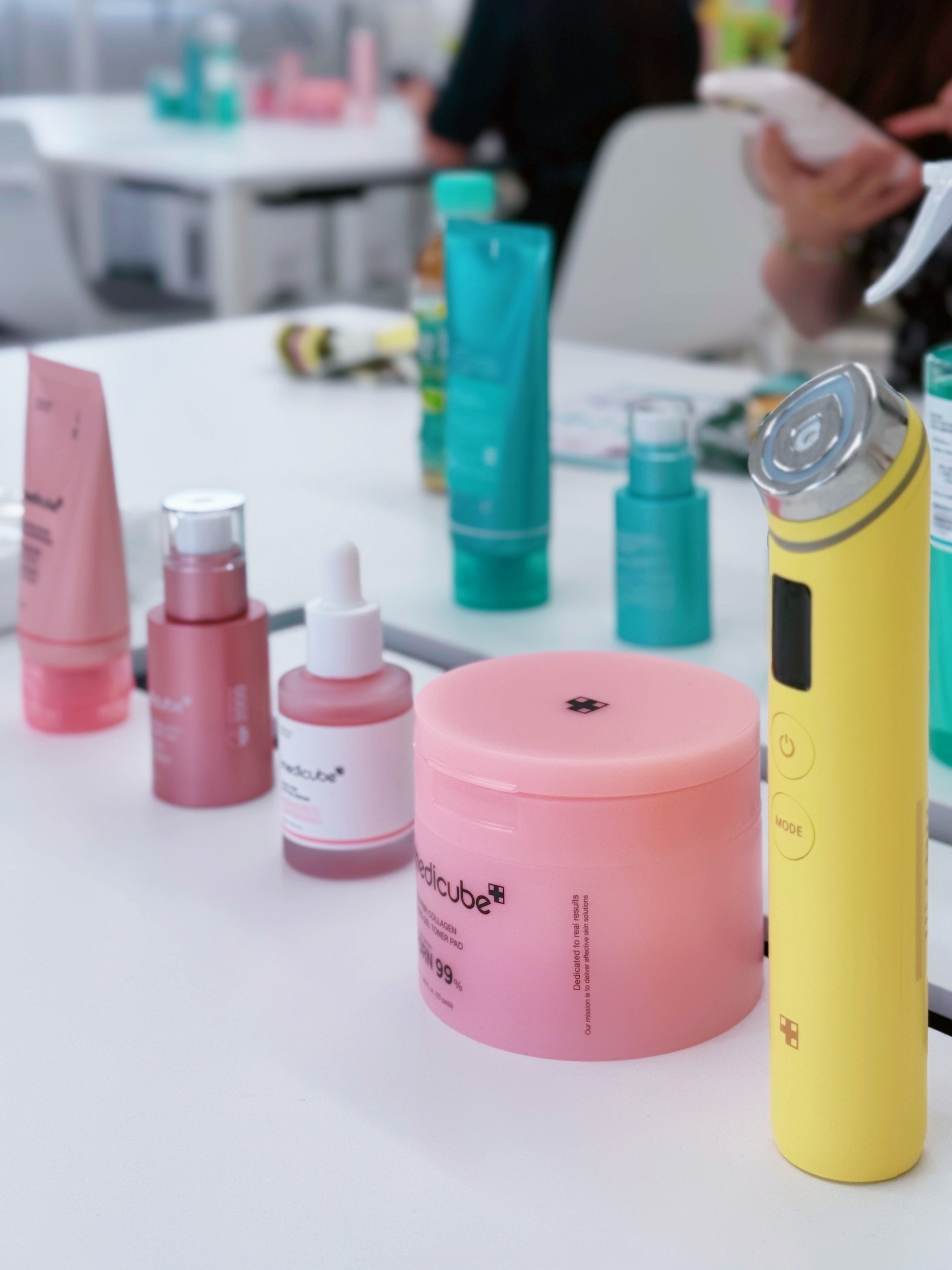 Medicube PDRNピンクシリーズ6点＋美顔器セット MEDICUBEのスキンケア・基礎化粧品 PDRNピンクアンプル PDRN