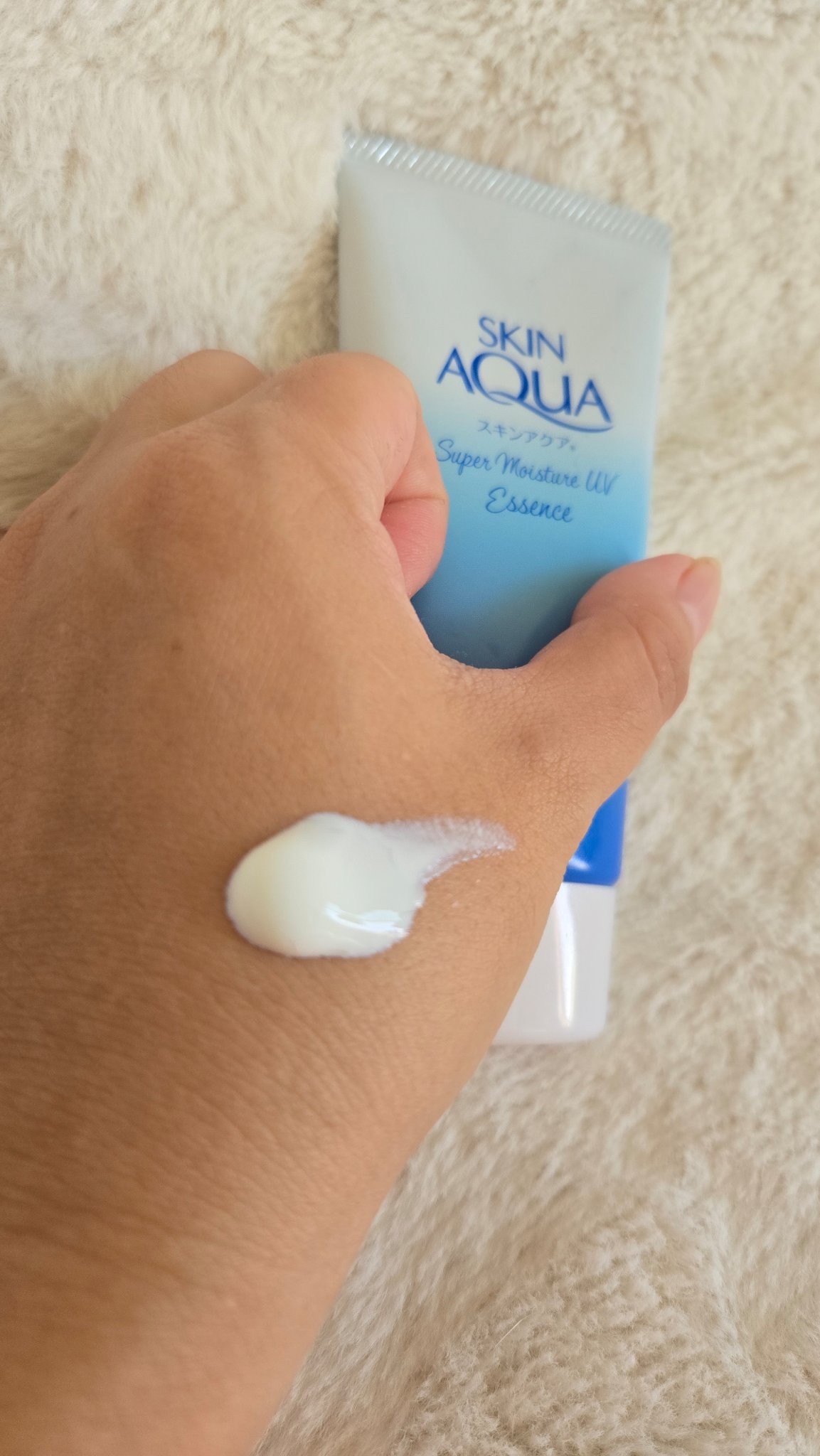 スキンアクア スーパーモイスチャーUVエッセンスのクチコミ「～日焼け止め～

今回はスキンアクアのスーパーモイスチャーUVエッセンスです🩷

伸びもよく白.....」（3枚目）