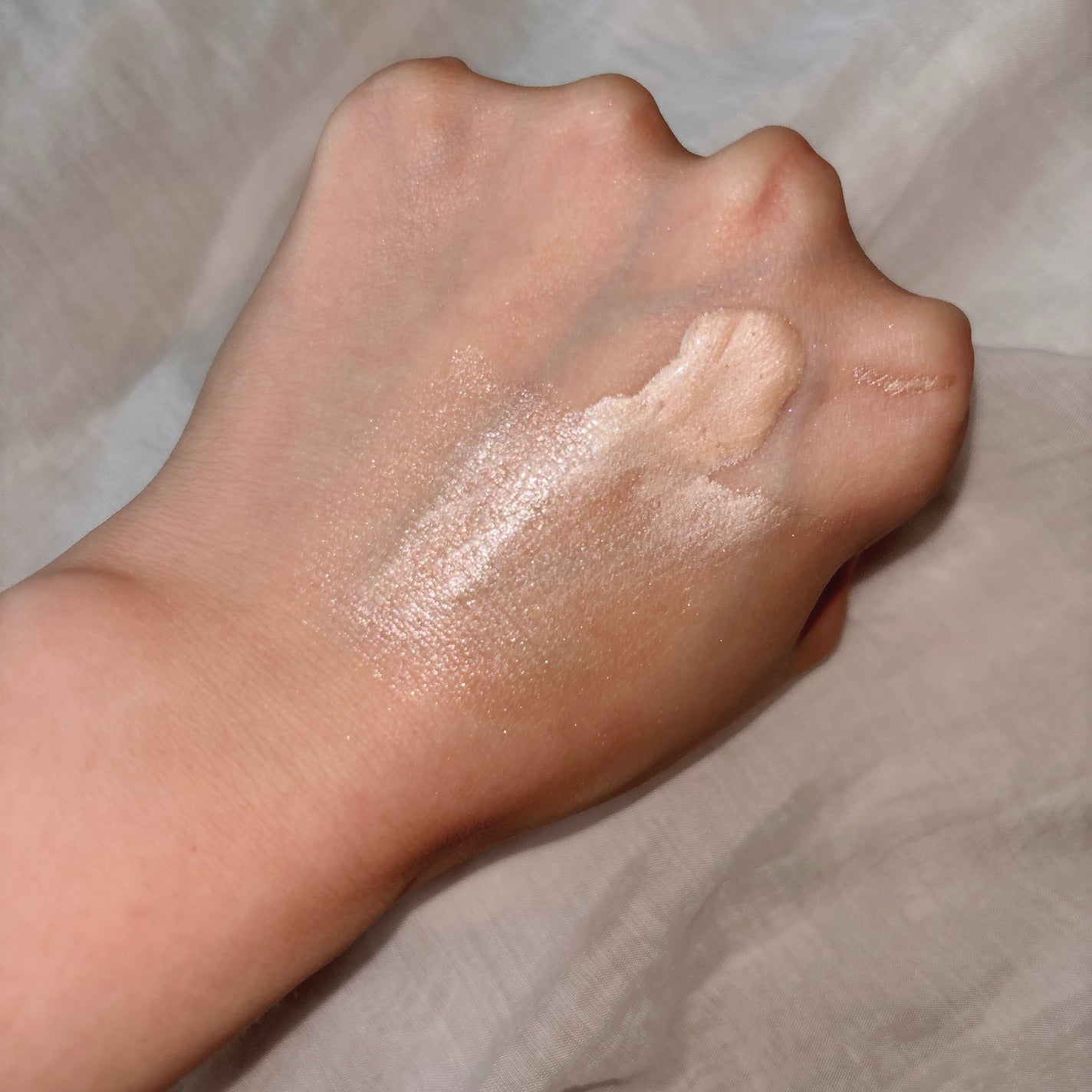 スキンフィニッシュ ライトストラック リキッド ハイライター/M・A・C/リキッドハイライトを使ったクチコミ(4枚目)