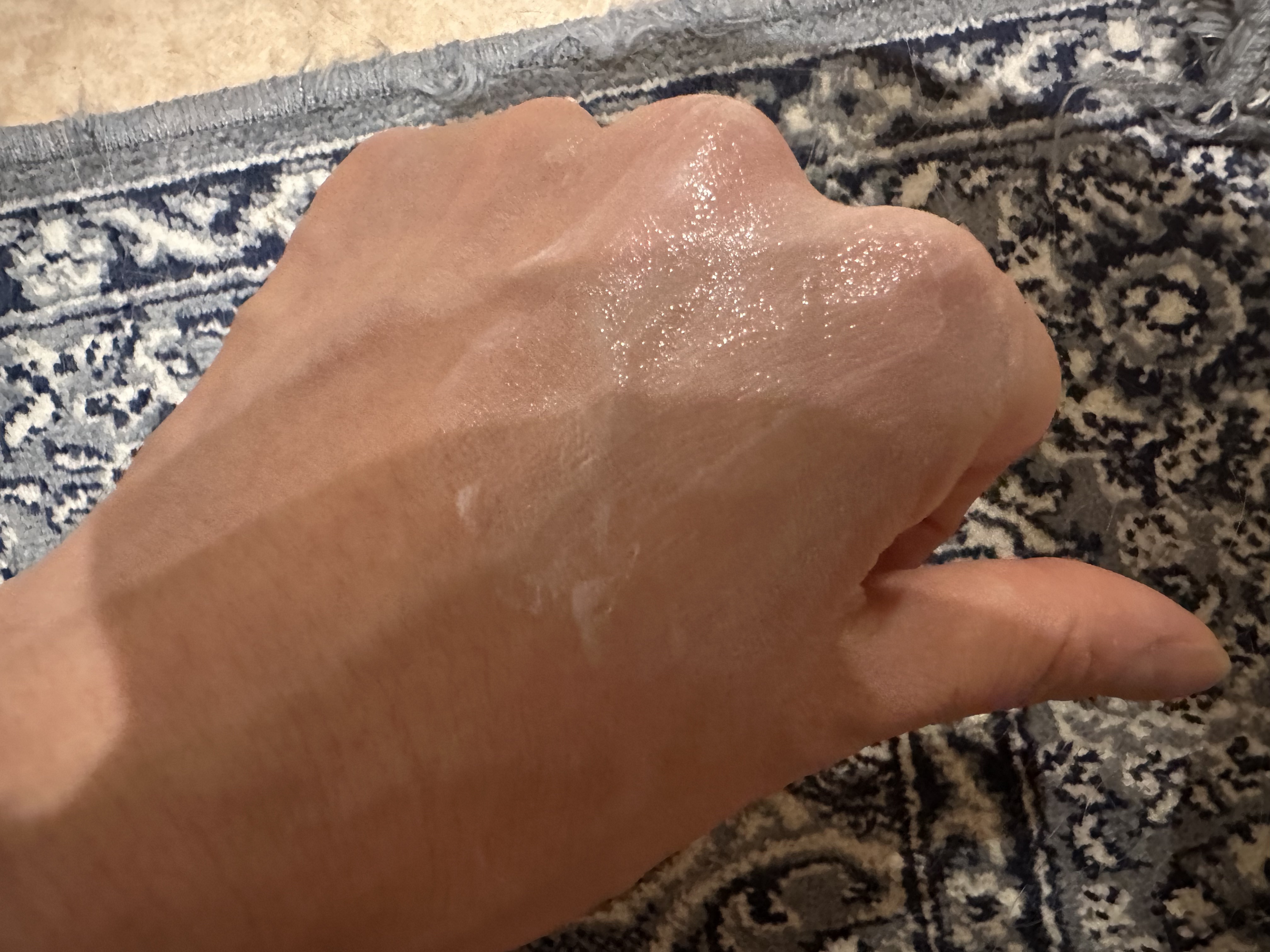 VERAMORE BRIGHTENING GLOWING SUN SERUM/VERAMORE/日焼け止めローションを使ったクチコミ（2枚目）