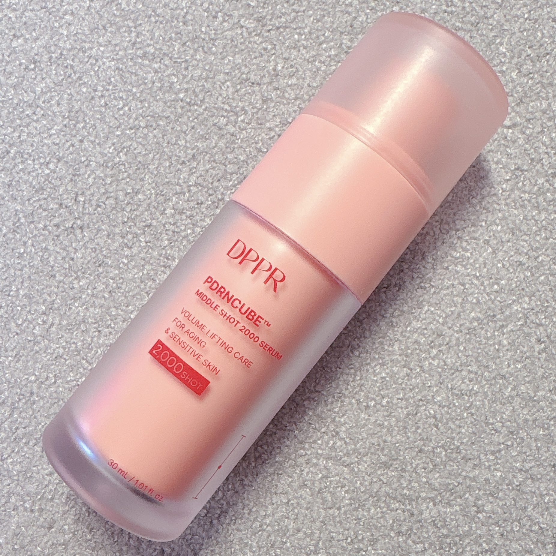 ⭐️PDRNキューブミドルショット 2000セラム⭐️


顎下から中顔面までやさしく引き上げる密着ケアで引き締まった印象へと導いてくれるセラムだよ😊


毛穴より小さい10億個のPDRN CUBEが肌の奥深く30層へ弾カチャー