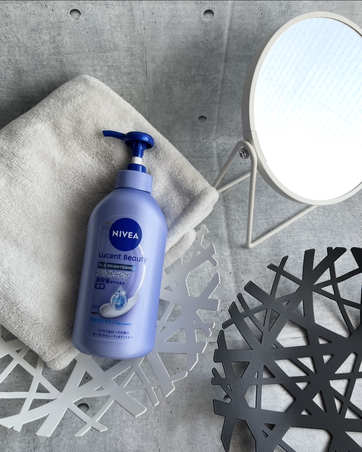 ニベアが考えるボディの美肌の鍵
「キメ・つや・なめらかさ」にアプローチする特徴に惹かれました。

とろんとリッチなテクスチャーで伸びとなじみが良く
しっとりした使用感なのにベタつきにくいと思えました。

また爽やかさと華やかさを兼ね備えた
