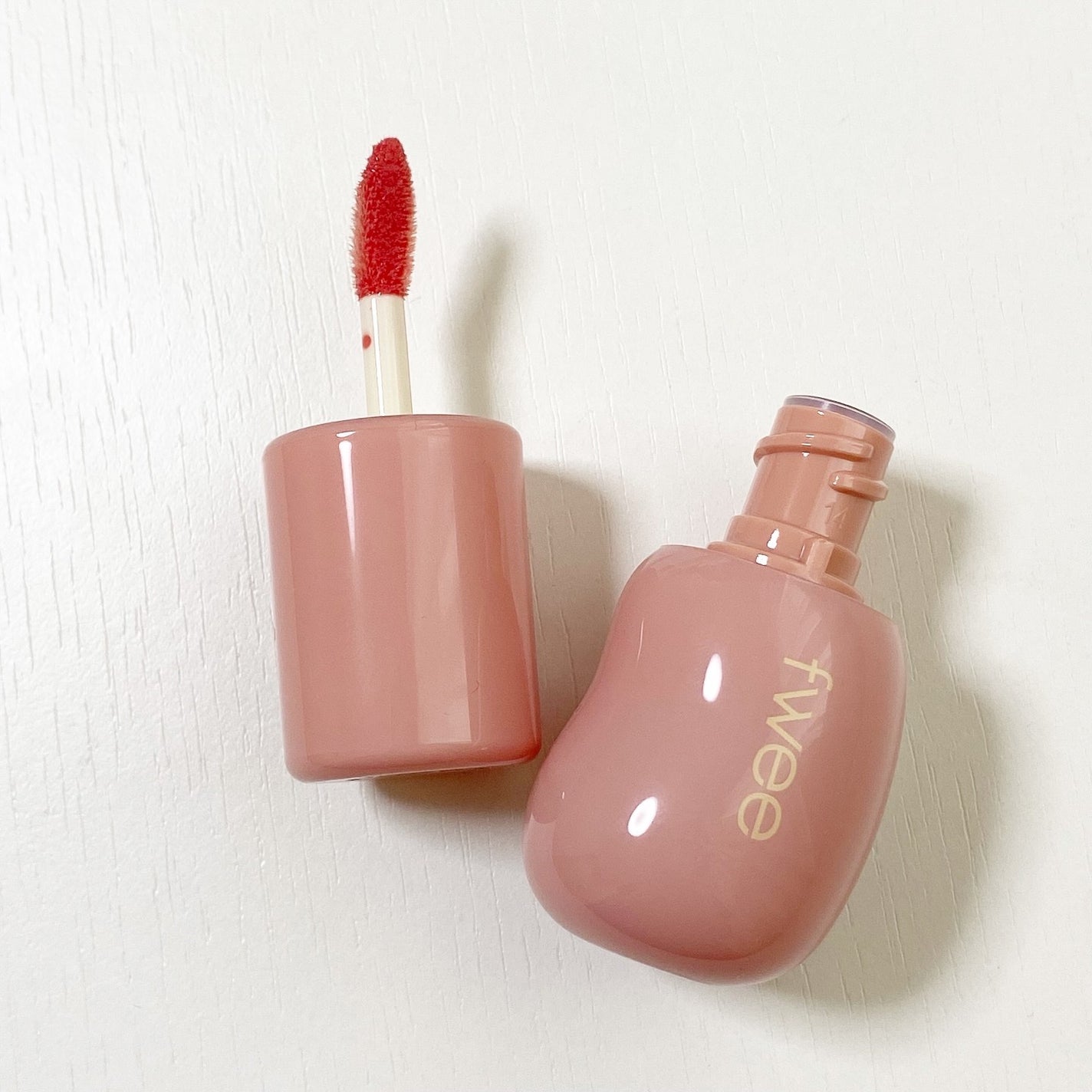 フィー 3Dボリューミンググロス/fwee/リップグロスを使ったクチコミ(2枚目)