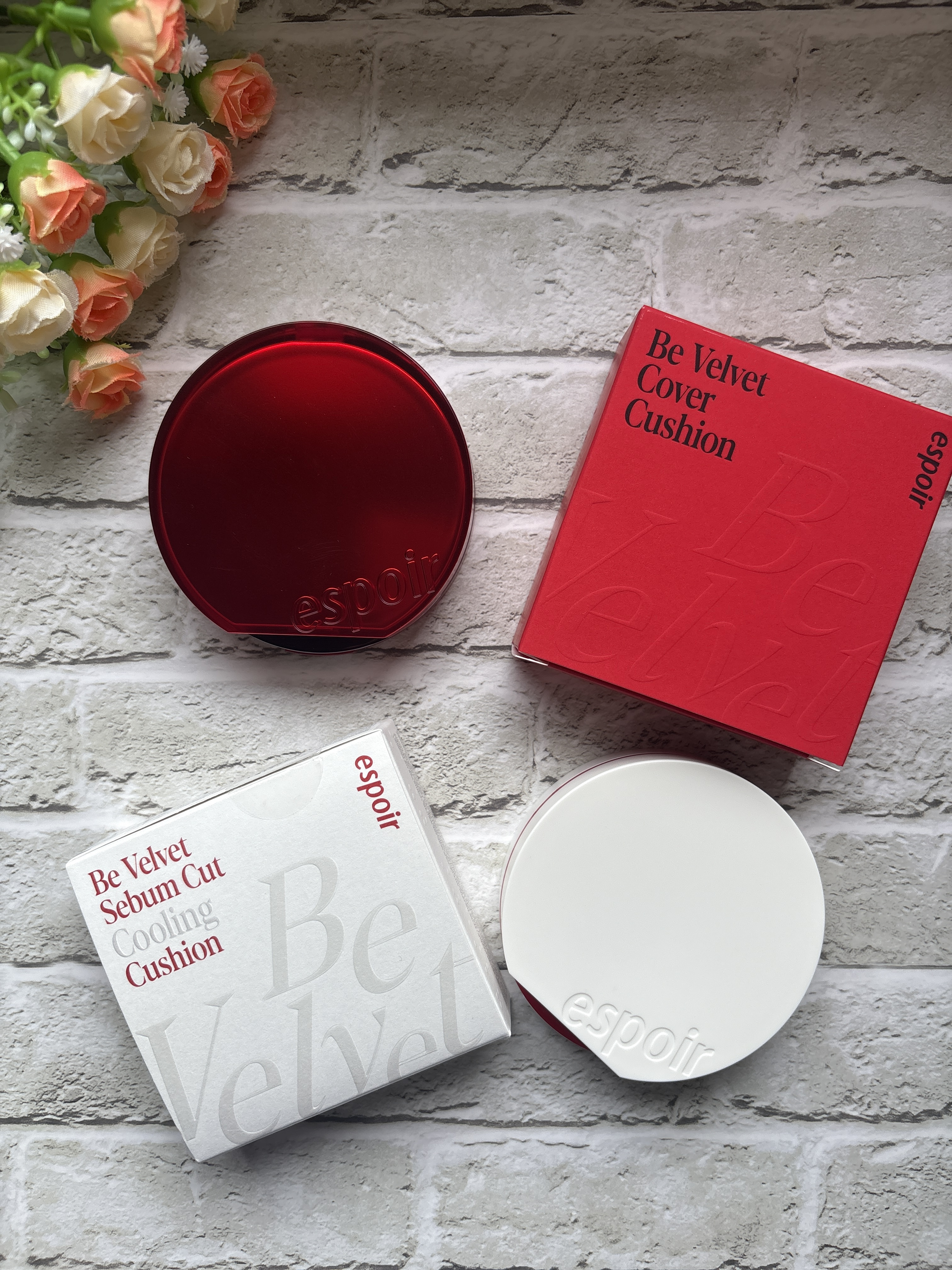 エスポワ（@espoir）という韓国コスメのブランドから2個LIPSのプレゼントでいただき、お試ししてみました！

ビーベルベット カバークッション
クッションファンデーション
13g
SPF34・PA+

赤いコンパクトがビビッドカラーで
