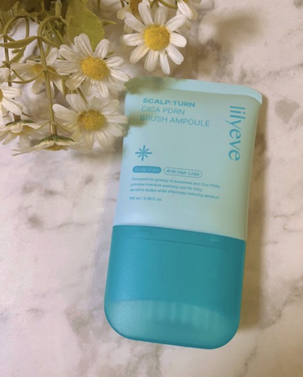 
ヘアケア新作！シカ*1×PDRN*1で頭皮を集中ケア﻿

*1 整肌成分

スカルプターンヘアアンプル使ってみました♪
脂性の頭皮なんだけど、自分でも嫌になるくらい
頭皮の匂いに悩んでますね。

ブラシ型になったところからジェルが出るよう