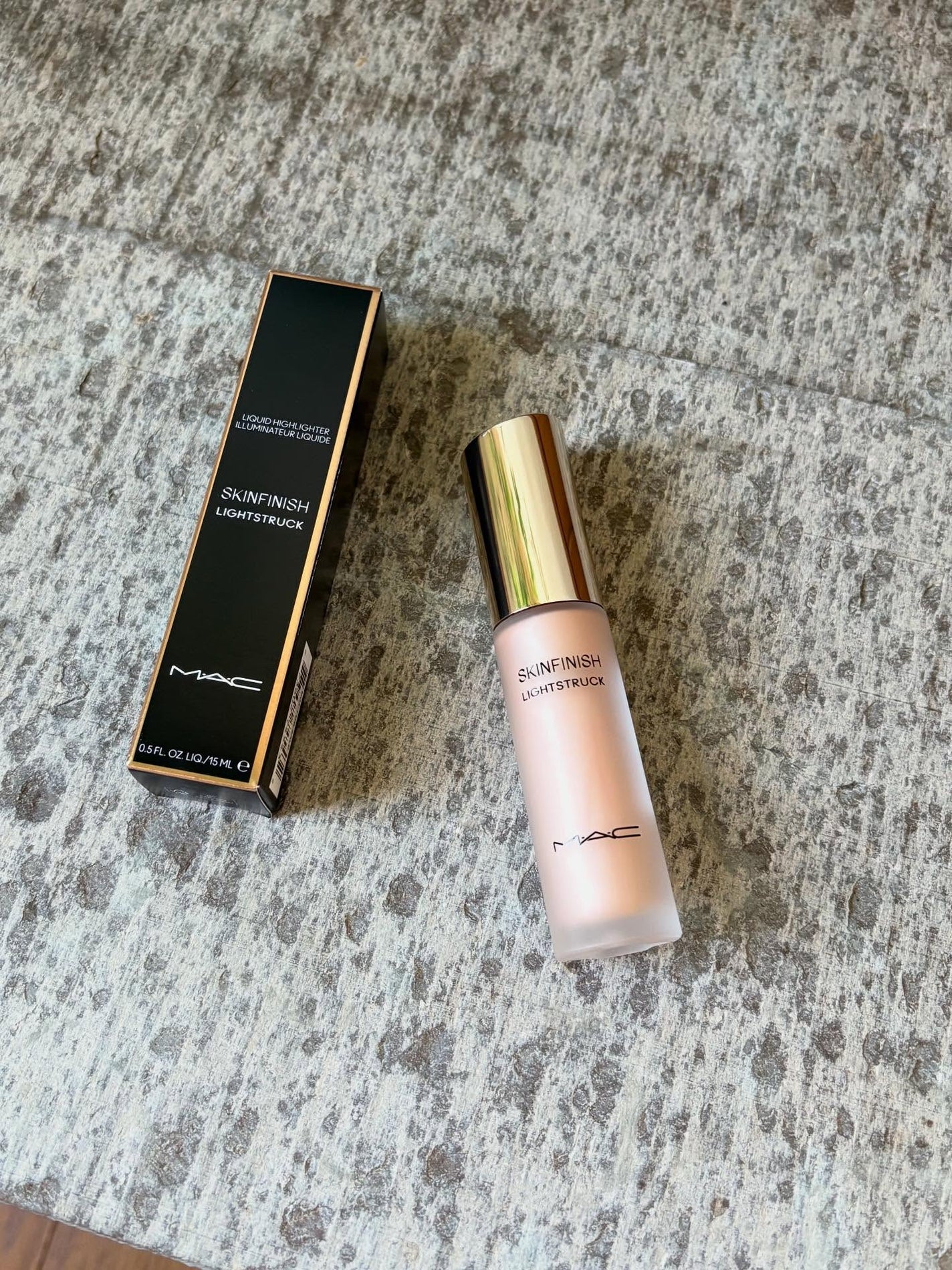 スキンフィニッシュ ライトストラック リキッド ハイライター/M・A・C/リキッドハイライトを使ったクチコミ(1枚目)