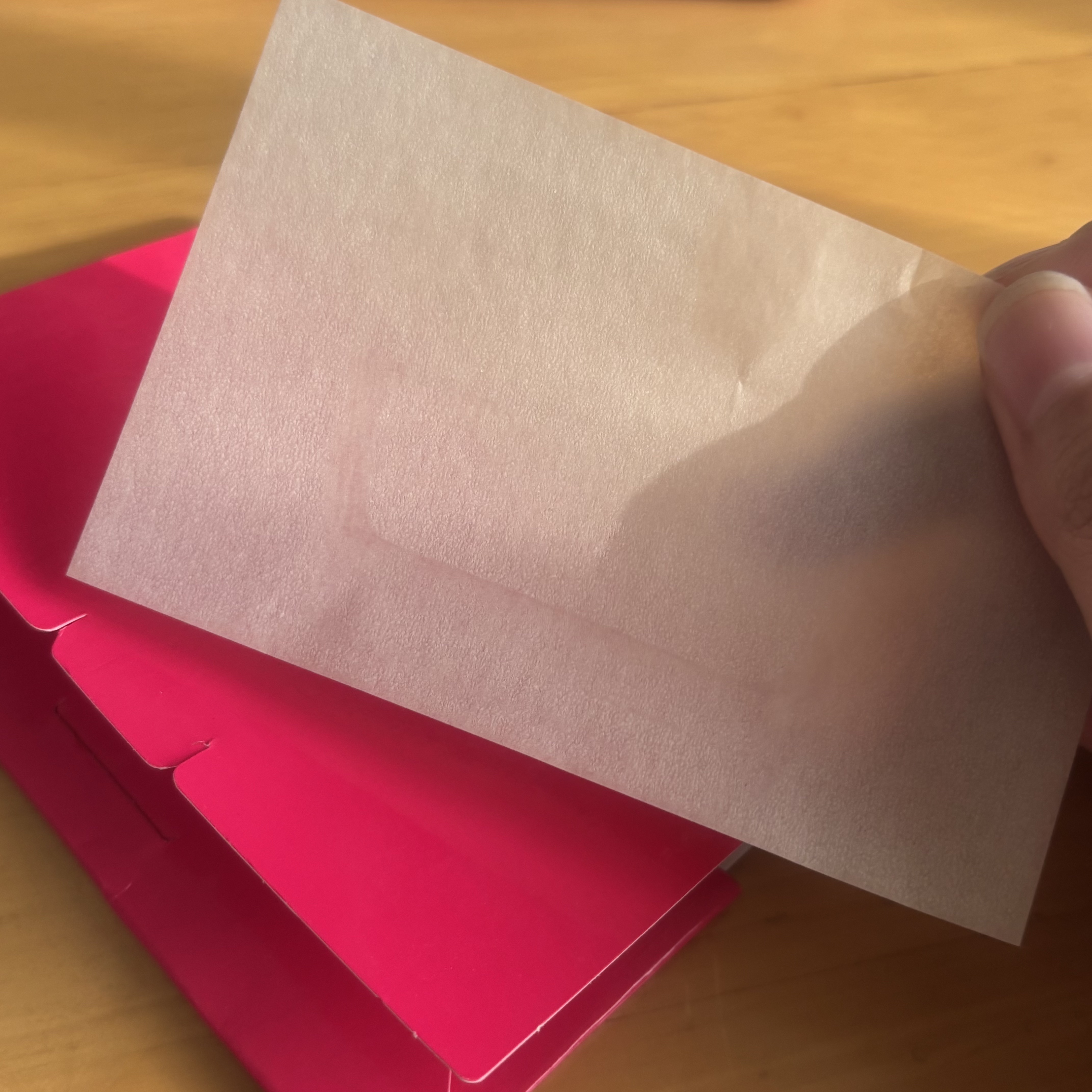 メイク キープ オイルブロック 紙パウダー/コーセーコスメニエンス/あぶらとり紙を使ったクチコミ（2枚目）