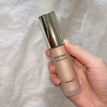 スキンフィニッシュ ライトストラック リキッド ハイライター/M・A・C/リキッドハイライトを使ったクチコミ(2枚目)