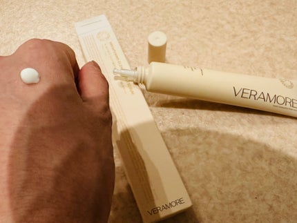 VERAMORE BRIGHTENING GLOWING SUN SERUM/VERAMORE/日焼け止めローションを使ったクチコミ(1枚目)