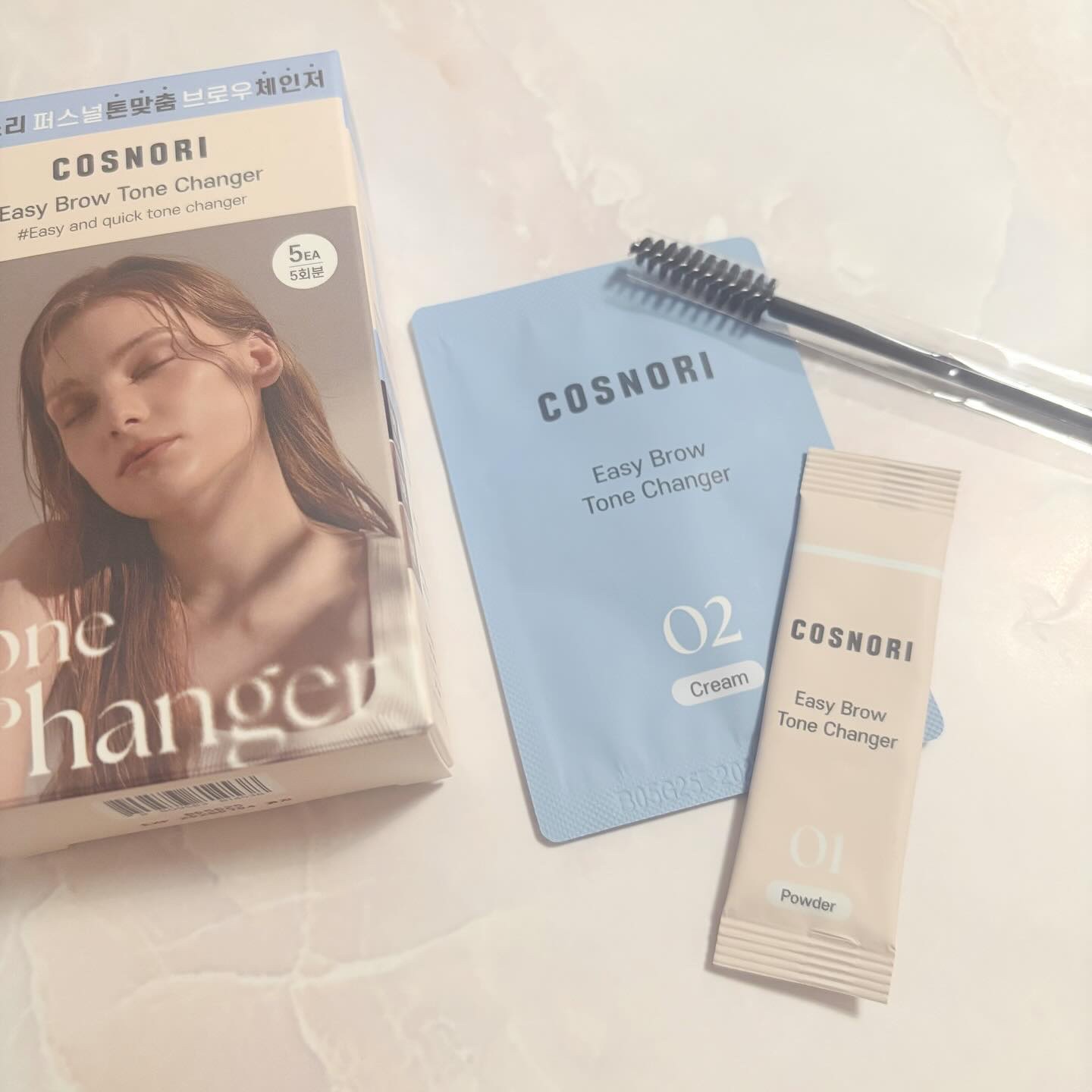 🌟コスノリ
イージーブロウトーンチェンジャー

2剤の袋に1剤を混ぜて眉にのせるだけ！
計量もなく、置き時間の調整だけでブリーチが完了💫
すごく簡単でした。

独自ペプチド（ケア成分）の配合で繰り返しの使用でも安心で続けやすい◎
※使用