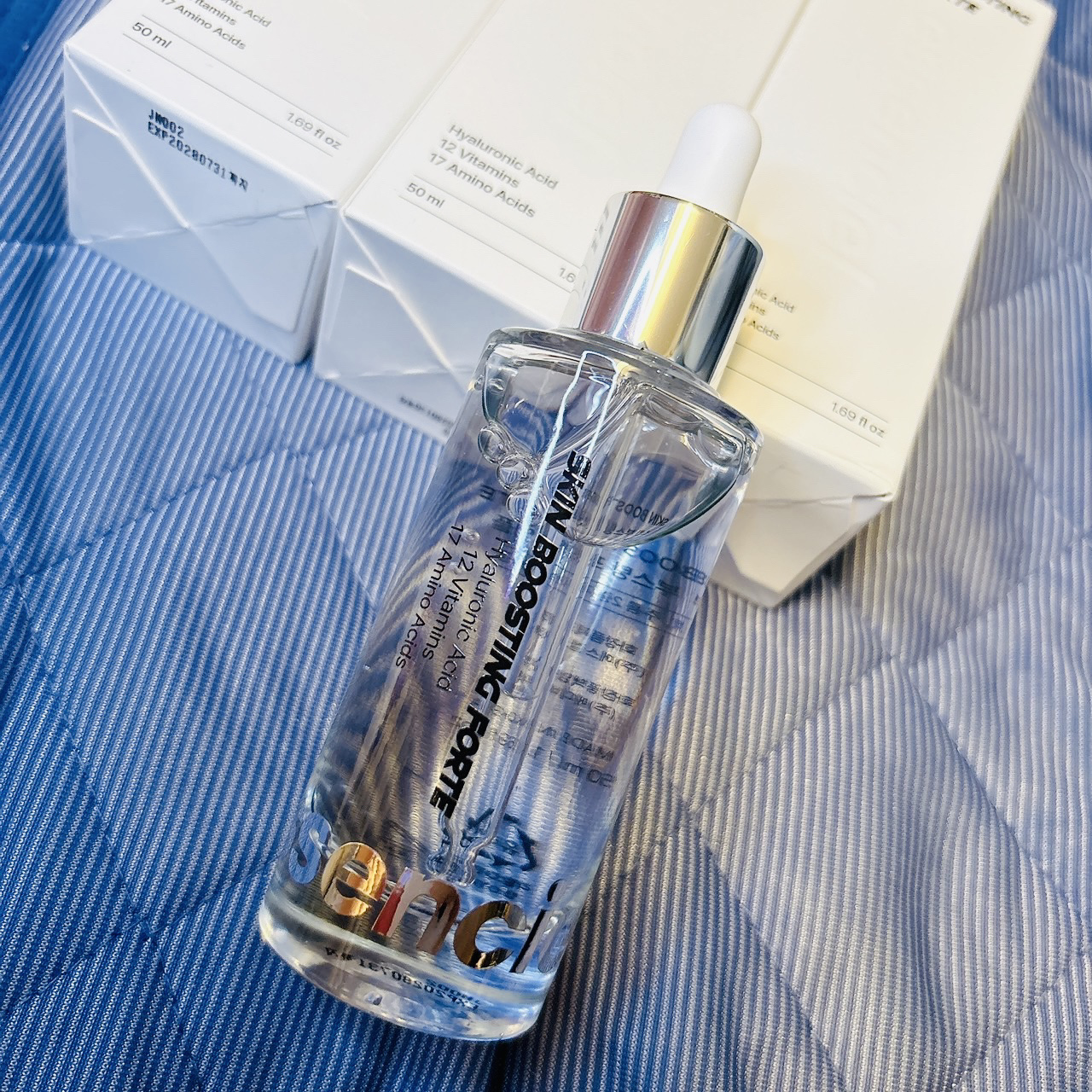 最近ハマってる導入美容液が
essencielの「スキンブーストフォルテセラム」

清潭洞のサロンで話題の“シャネル注射”と同じ成分が入ってるらしく、正直めっちゃ気になって試してみました。

テクスチャーはとろっとしてるけど、肌にのせるとす