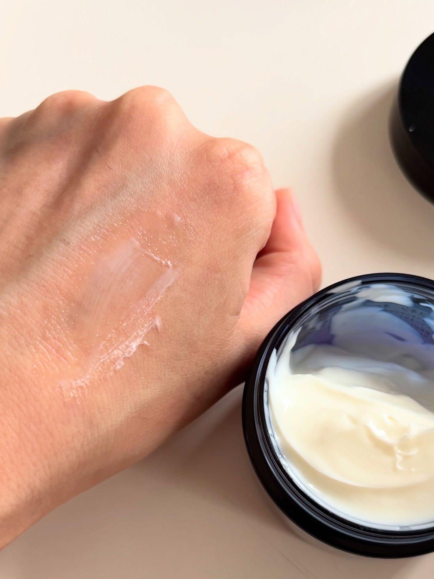 ブルフォロバ100 on LIPS 「ヨル スキン オーバーナイトクリーム モイストベタつかずに肌に..」(3枚目)