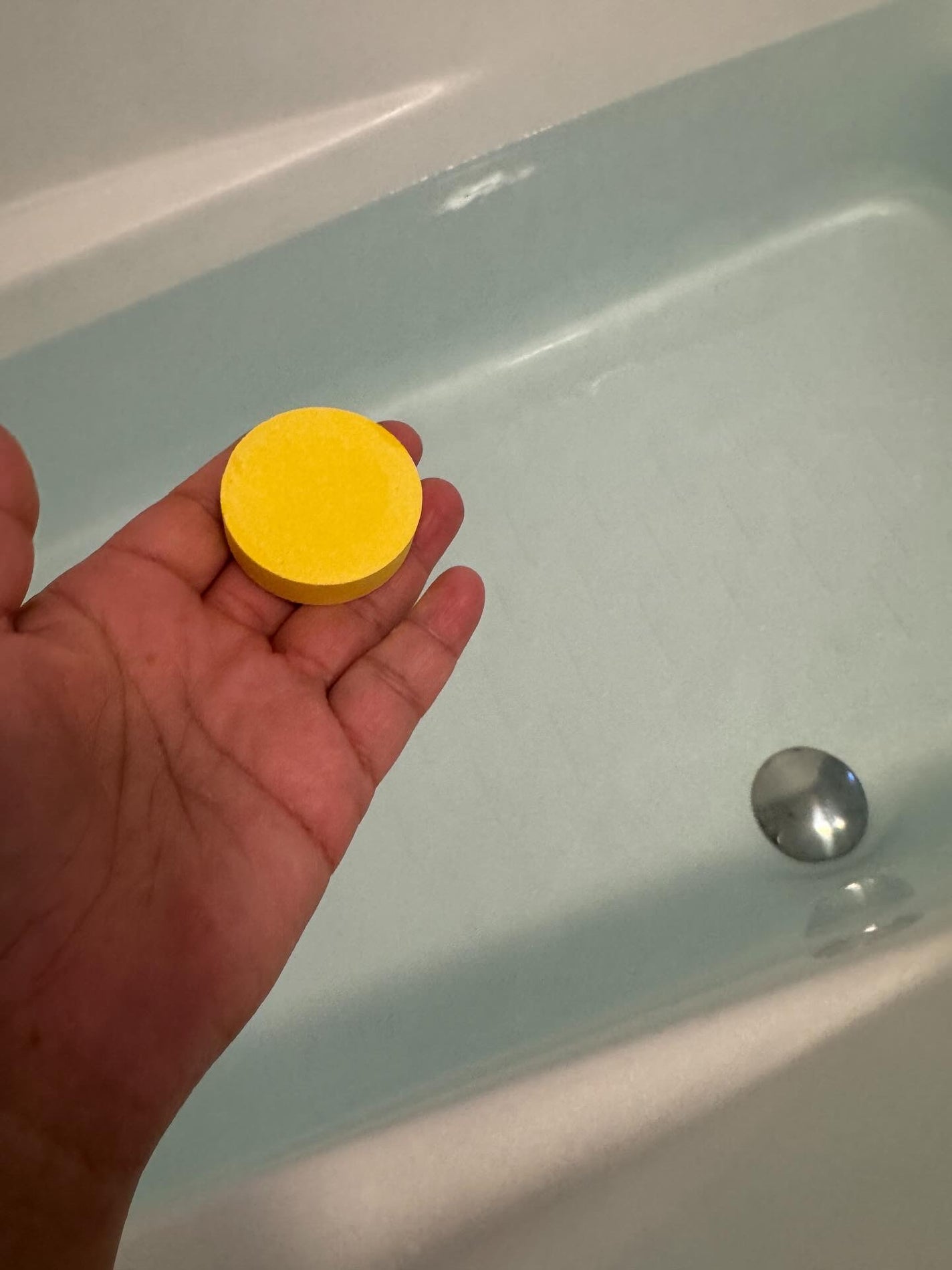 pikopiko on LIPS 「アンレーベルVバスタブレットを試してみました。発泡とともに広が..」(3枚目)