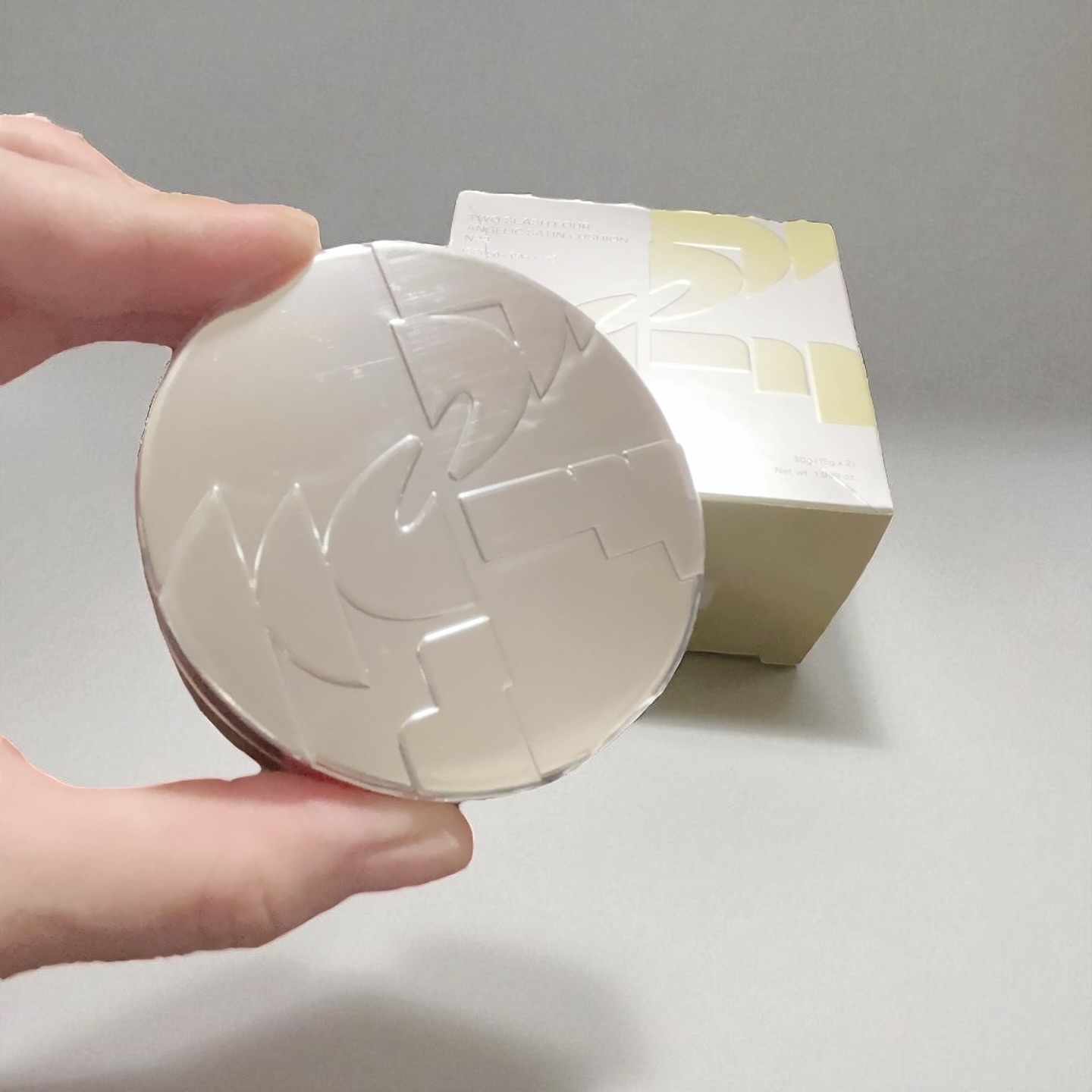 エンジェリックサテンクッション/TWO SLASH FOUR/クッションファンデーションを使ったクチコミ（1枚目）