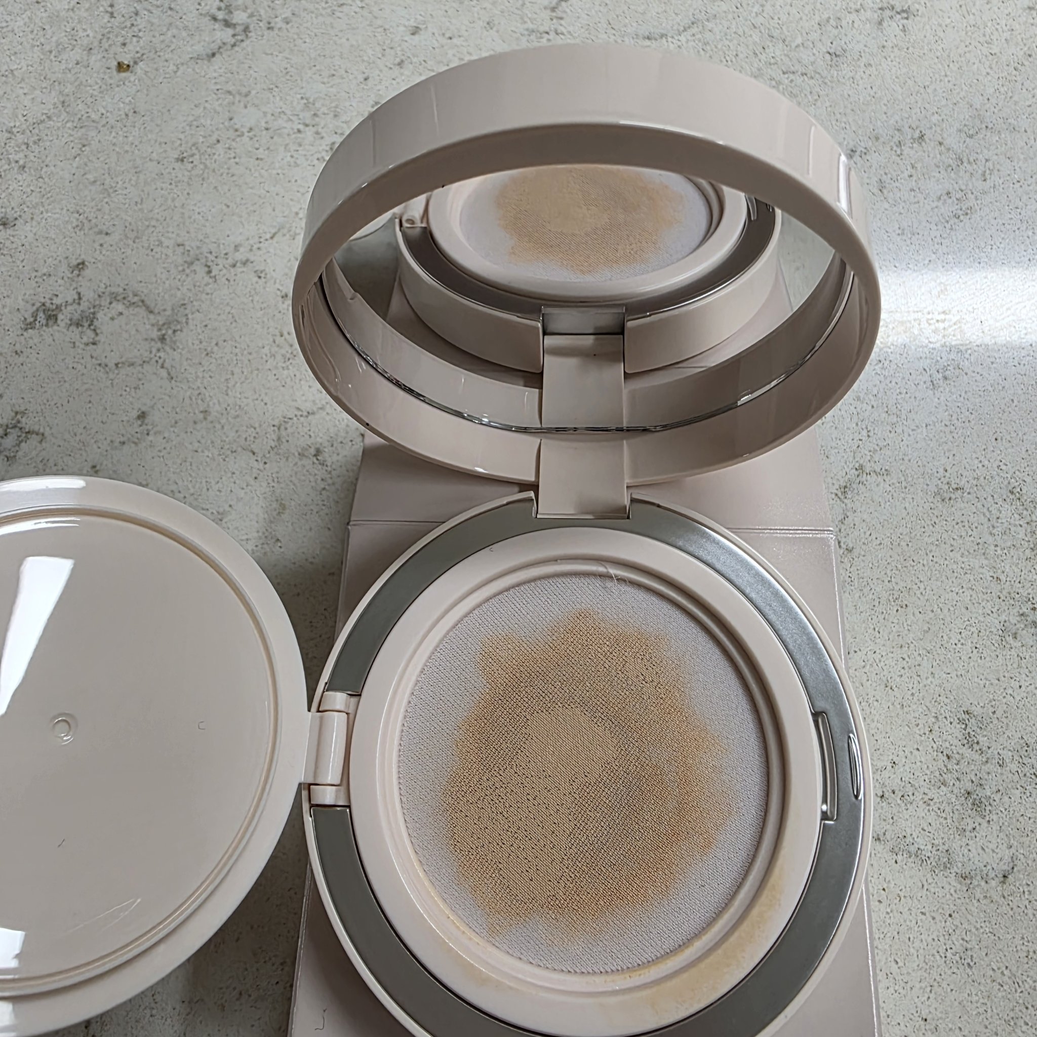 リフレクション スキン グロウ クッション ファンデーション 23N1 ベージュ/HERA/クッションファンデーションを使ったクチコミ（2枚目）