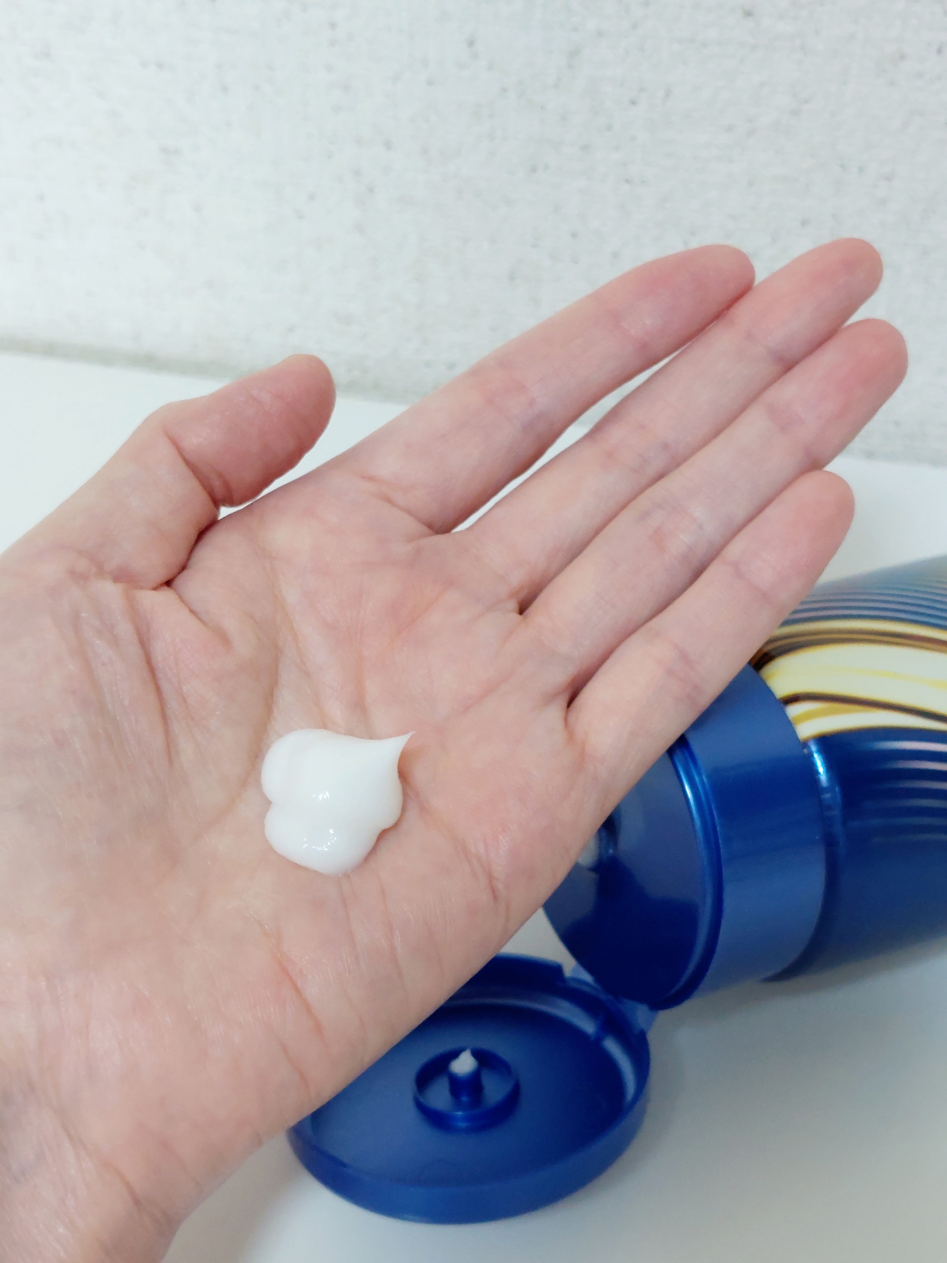 ラックス　スーパーリッチシャイン  リラックスナイトケア　まとまりチューブトリートメント/LUX/洗い流すヘアトリートメントを使ったクチコミ（3枚目）