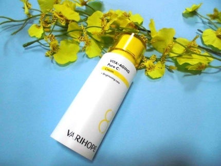 VARI:HOPE ビタエイジング ピュアビタミンC クリームのクチコミ「柔らかな乳液のようなテクスチャーのクリームで、美容液と同じ良い香りがしました。
美容液と比べ.....」(1枚目)